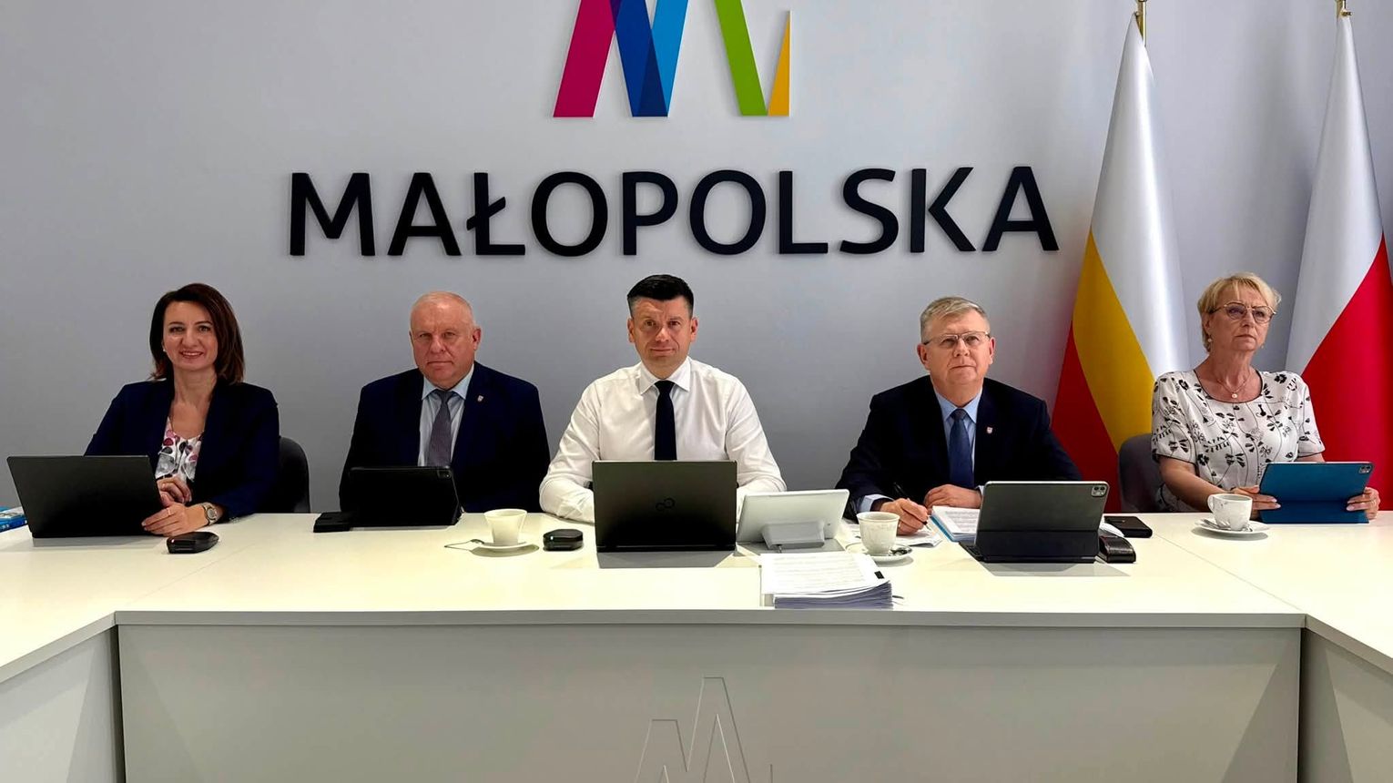 Miliony z Funduszy Europejskich dla regionu. Nowe przystanki w Gminie Tarnów i parking P&R w Rzepienniku Strzyżewskim