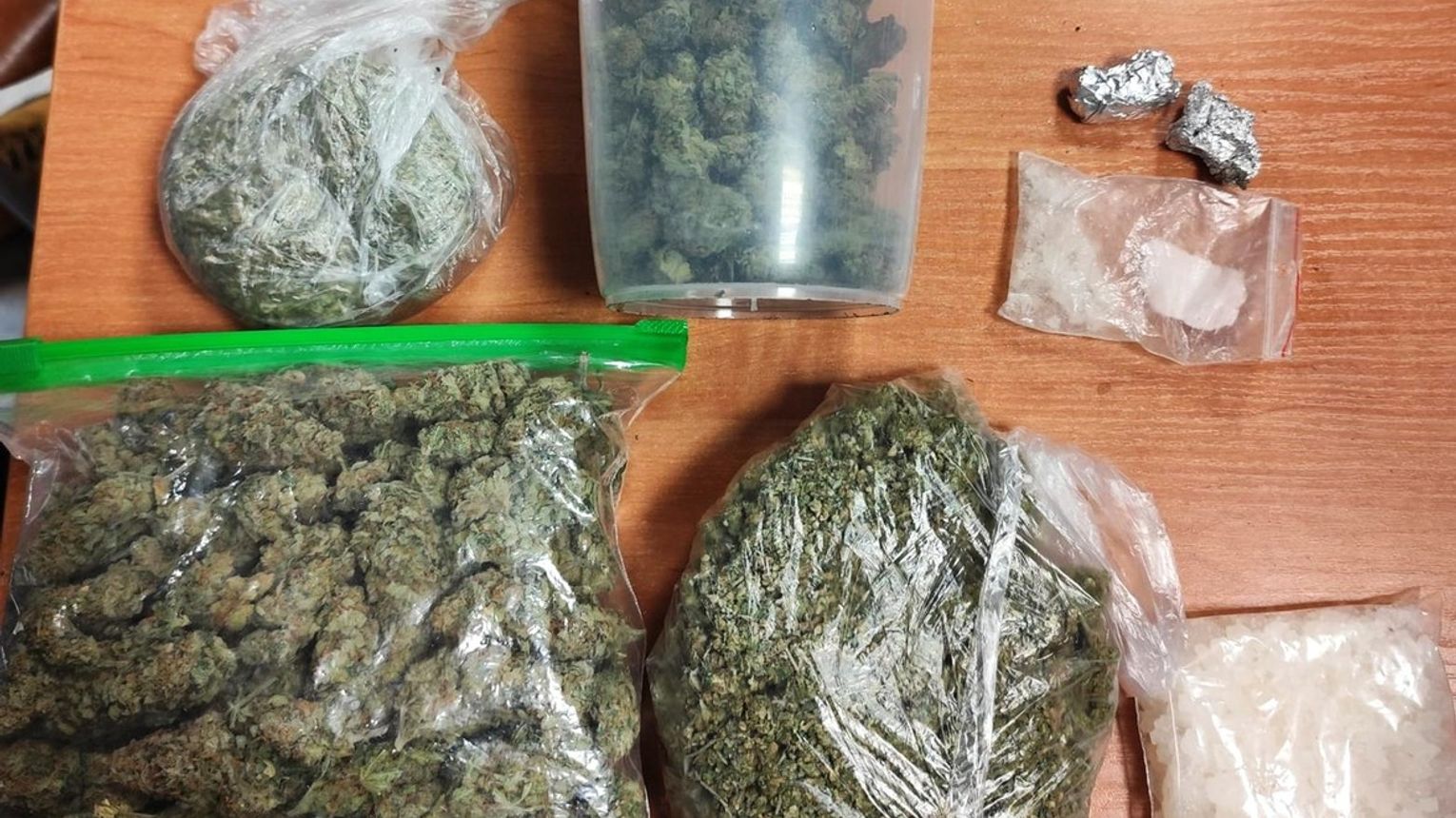 Młody mieszkaniec Nowego Sącza zatrzymany przez policję za posiadanie narkotyków