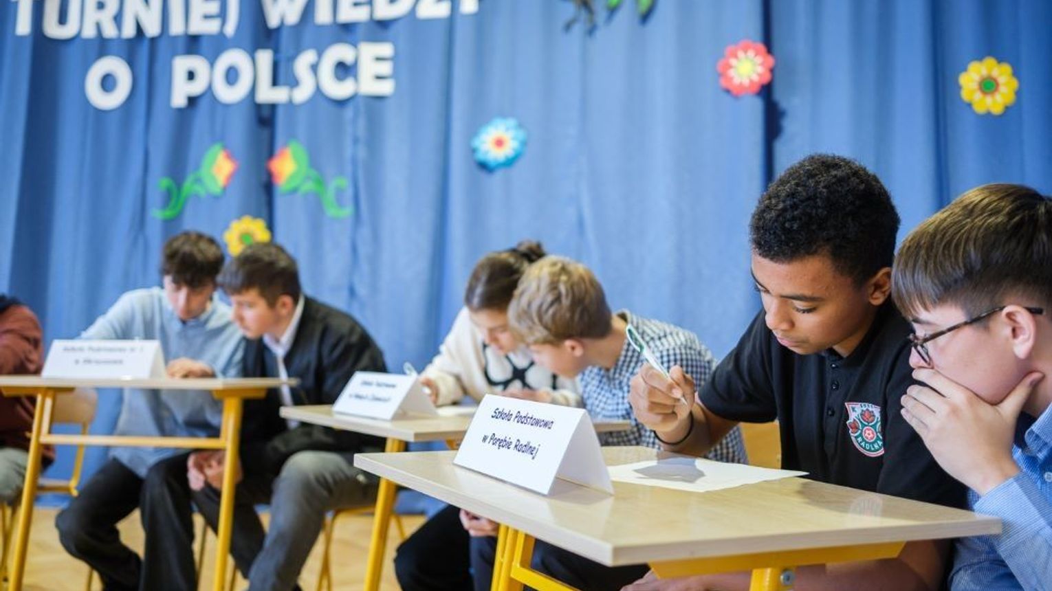 Młodzi Małopolanie zachwycili wiedzą o Polsce. Finał „III Międzyszkolnego Turnieju Wiedzy o Polsce” w Tarnowie