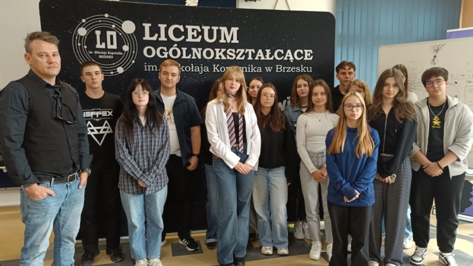 Młodzież z Brzeska spotkała się z reżyserem Szymonem Jakubowskim.