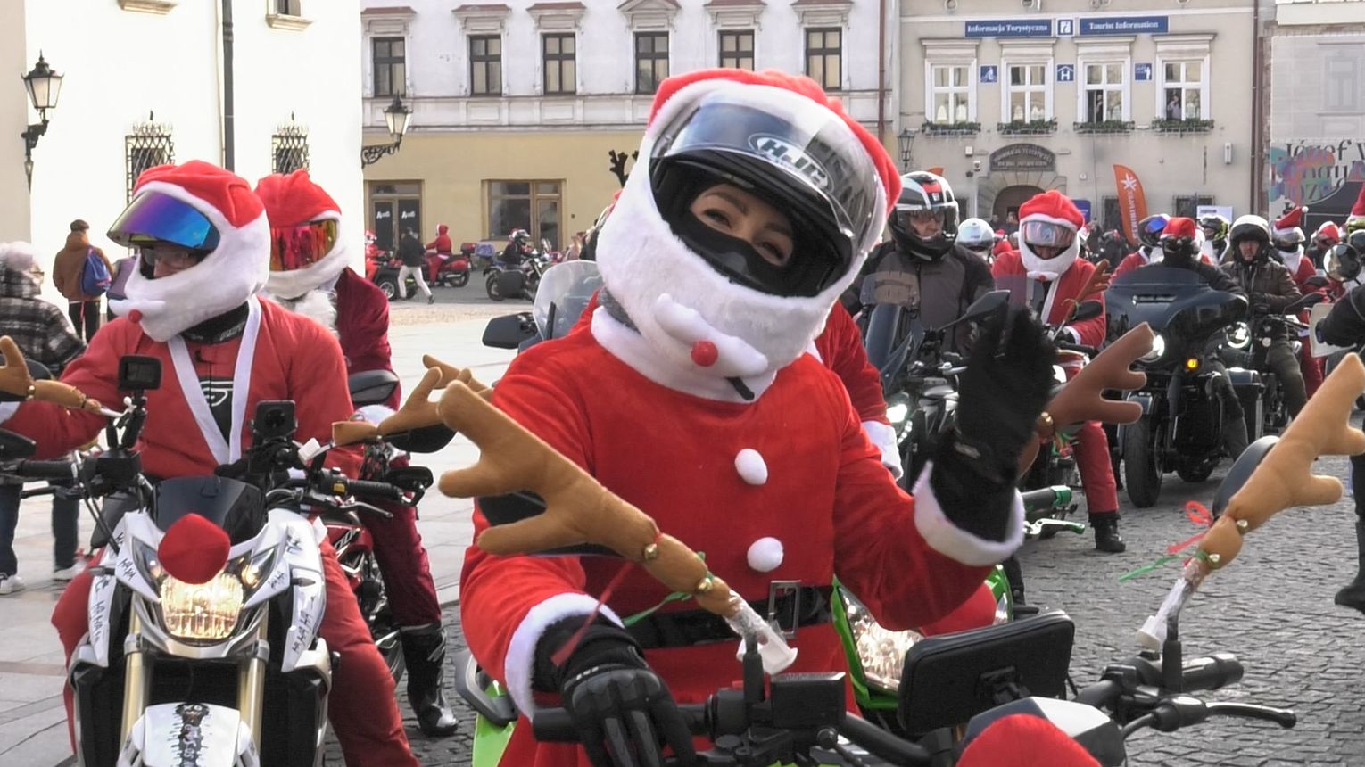 MotoMikołaje po raz 15. w Tarnowie: 120 motocykli i rekordowa zbiórka dla dzieci