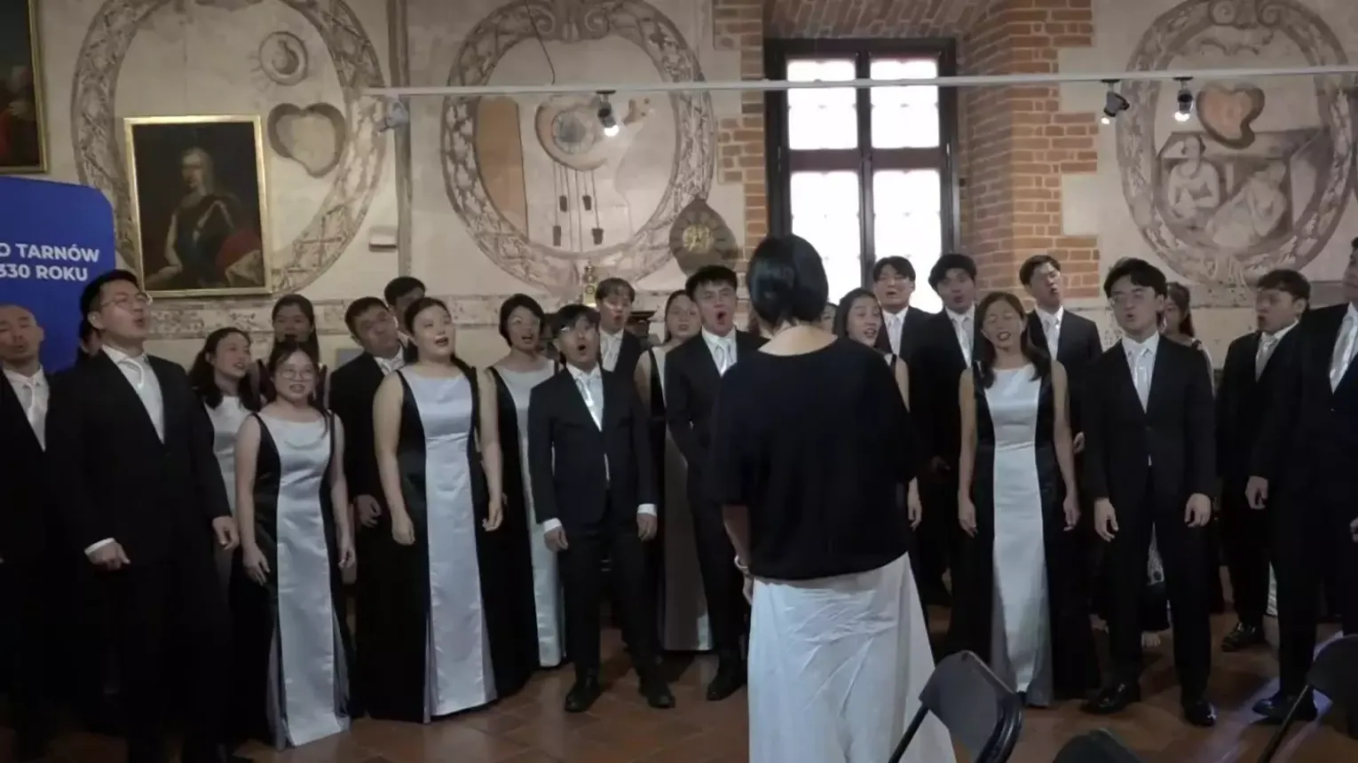 Muzyczny most między Singapurem a Polską. ONE Chamber Choir odwiedza Tarnów