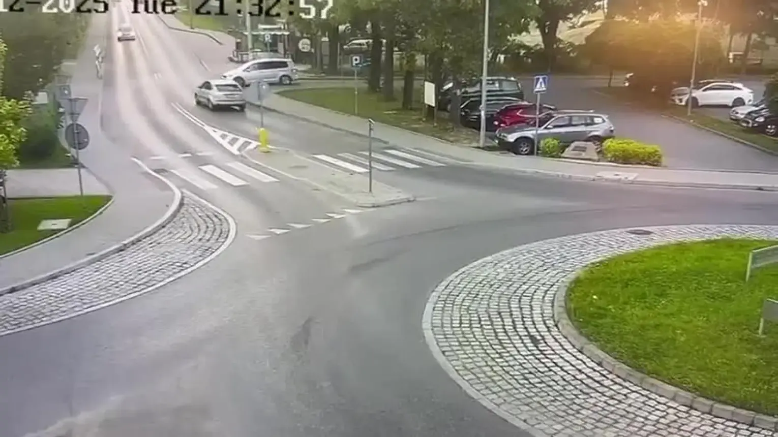 Na hulajnogach uciekali przed policją. Nagrała ich miejska kamera
