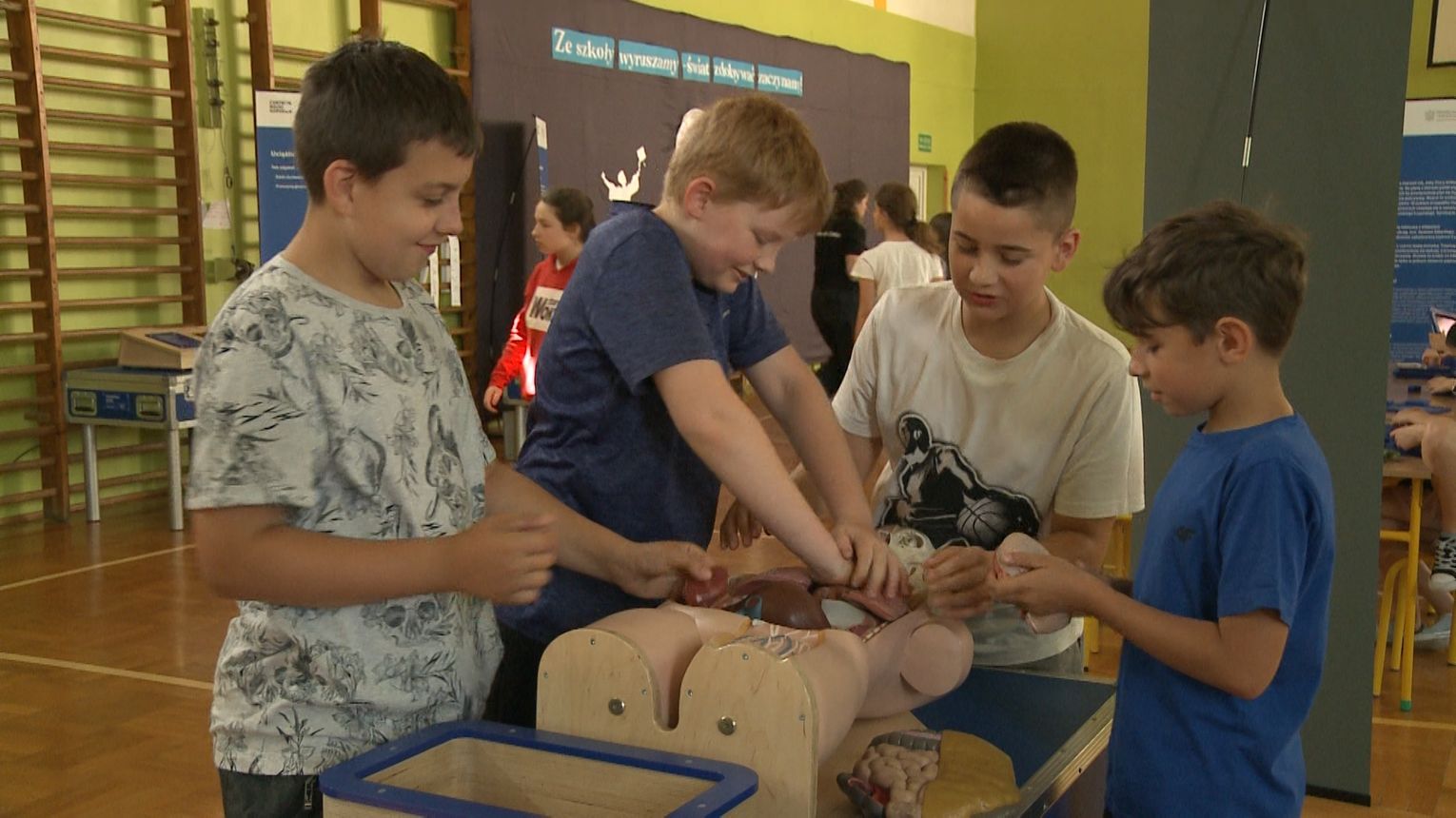 Naukobus w Szkole Podstawowej im. Komisji Edukacji Narodowej w Zbylitowskiej Górze