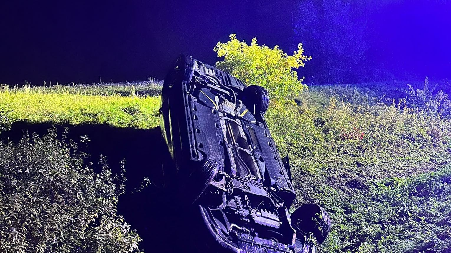 Niespokojna noc i poranek w regionie tarnowskim. Dachowania, zderzenia samochodów i pożar. Jedna osoba trafiła do szpitala