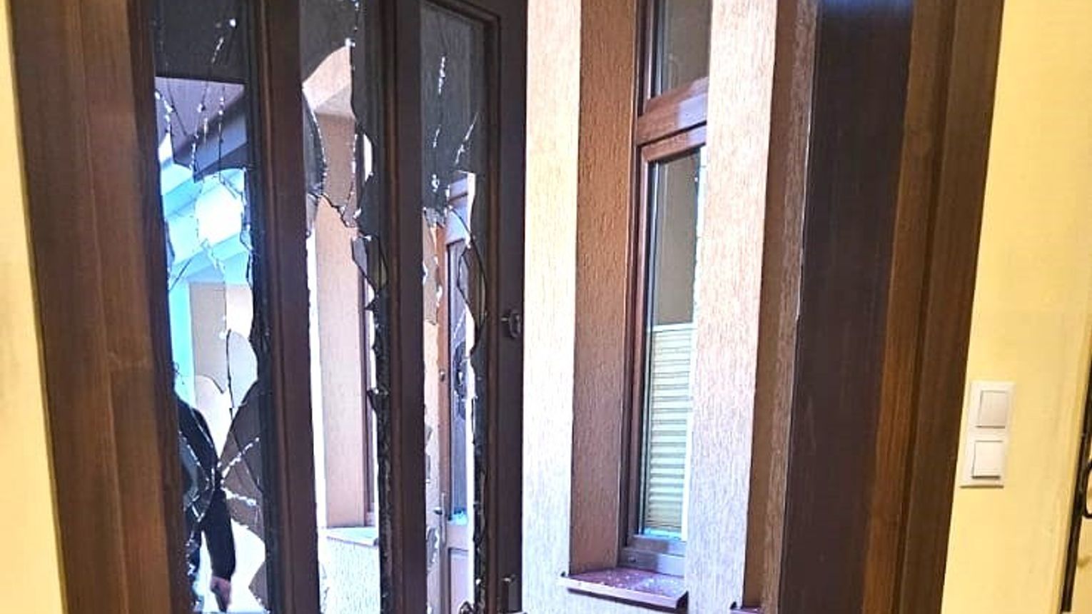 Oświęcim. Policjanci zatrzymali chuligana, który dopuścił się dewastacji mienia na terenie jednej z parafii