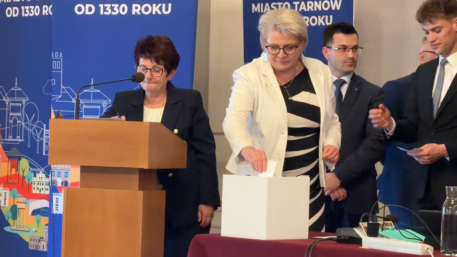 Pięć głosowań i zero rozstrzygnięcia. Tarnów bez przewodniczącego rady