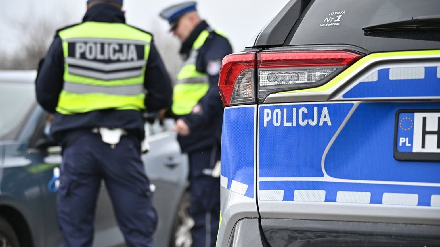 Pijana 46-letnia kierująca audi nie zatrzymała sie do kontroli drogowej. Policja ruszyła w pościg