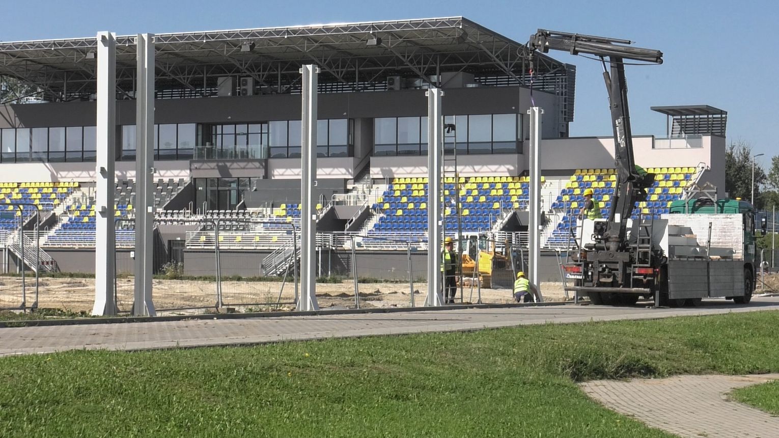 Po trybunie czas na murawę. Trwa drugi etap prac na stadionie w Mościcach