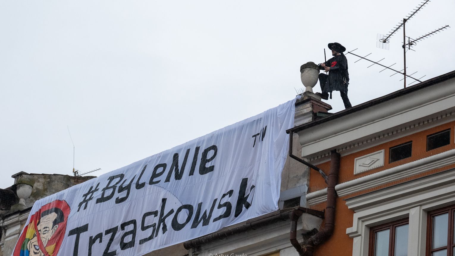 W Tarnowie pojawił się "Zorro". Teraz szuka go policja