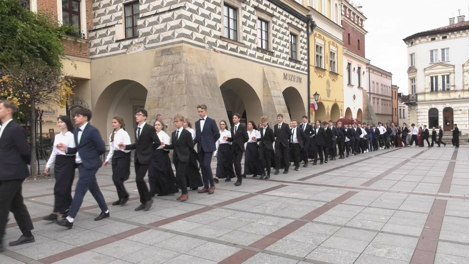 Polonez z Piłsudskim na tarnowskim rynku
