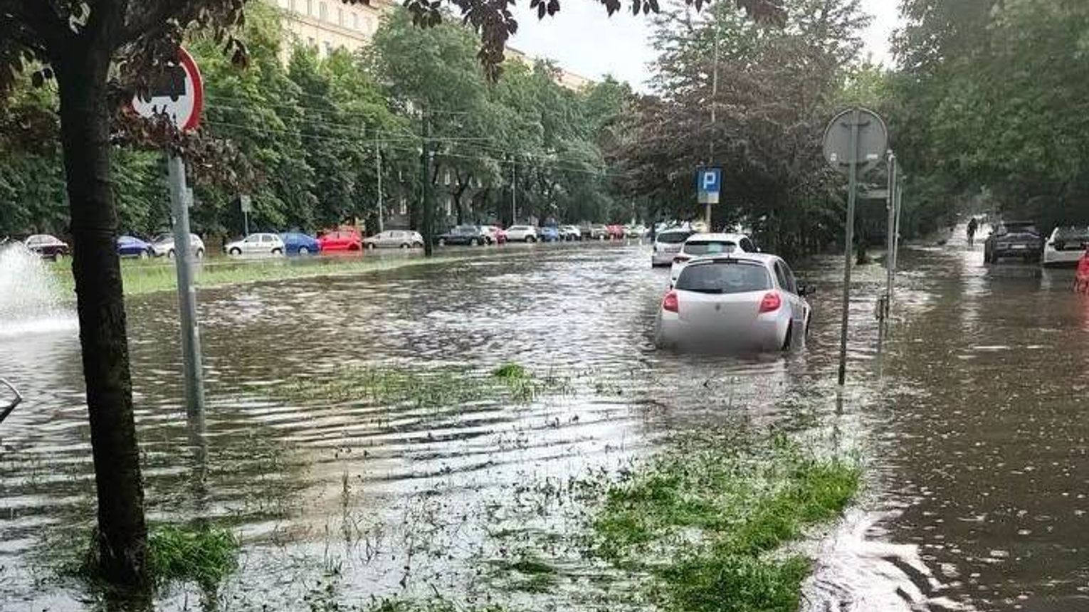 Ponad 230 interwencji po burzach w Małopolsce. Najtrudniejsza sytuacja w Krakowie