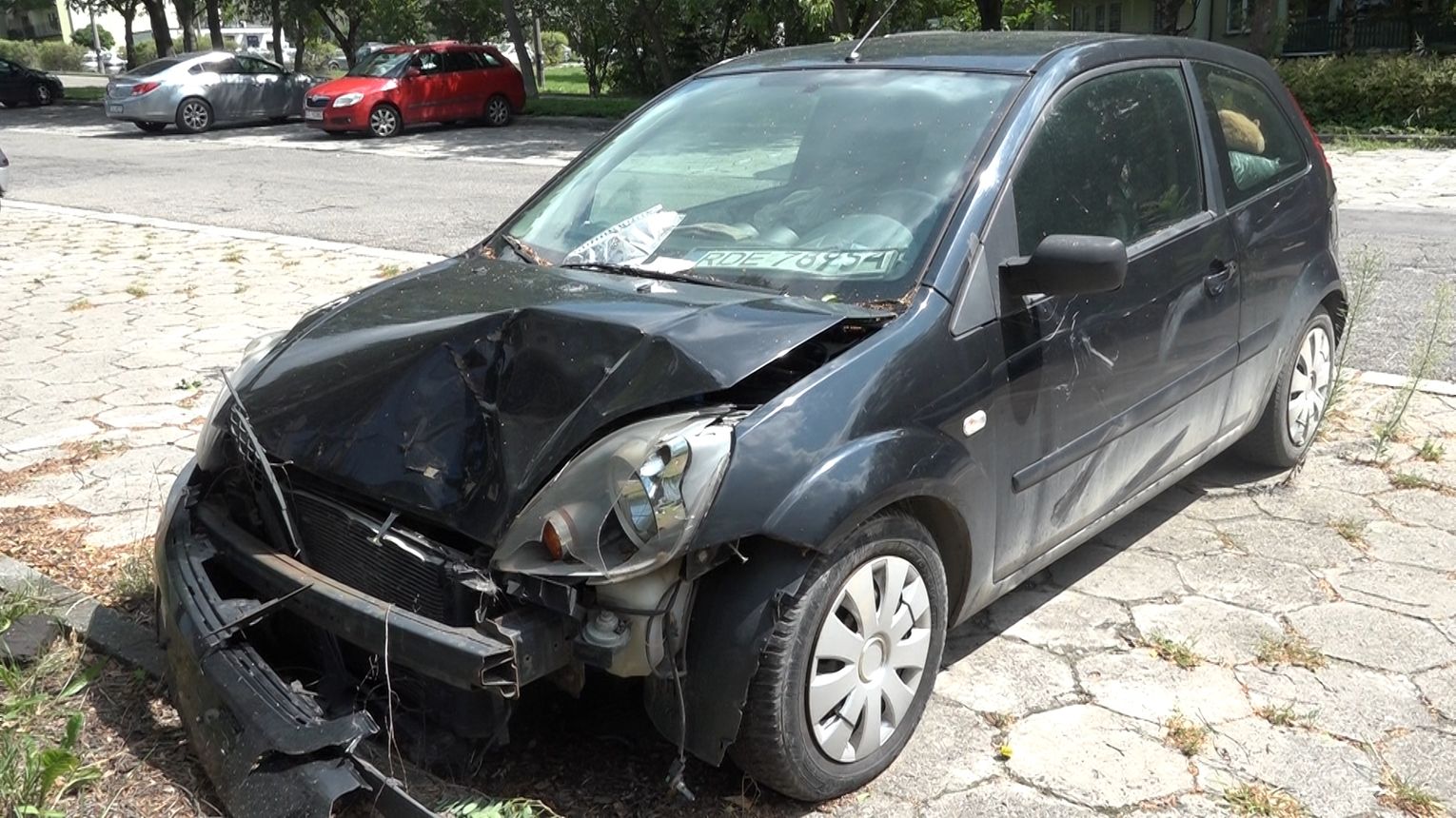 Porzucone samochody utrudniają życie mieszkańcom Tarnowa