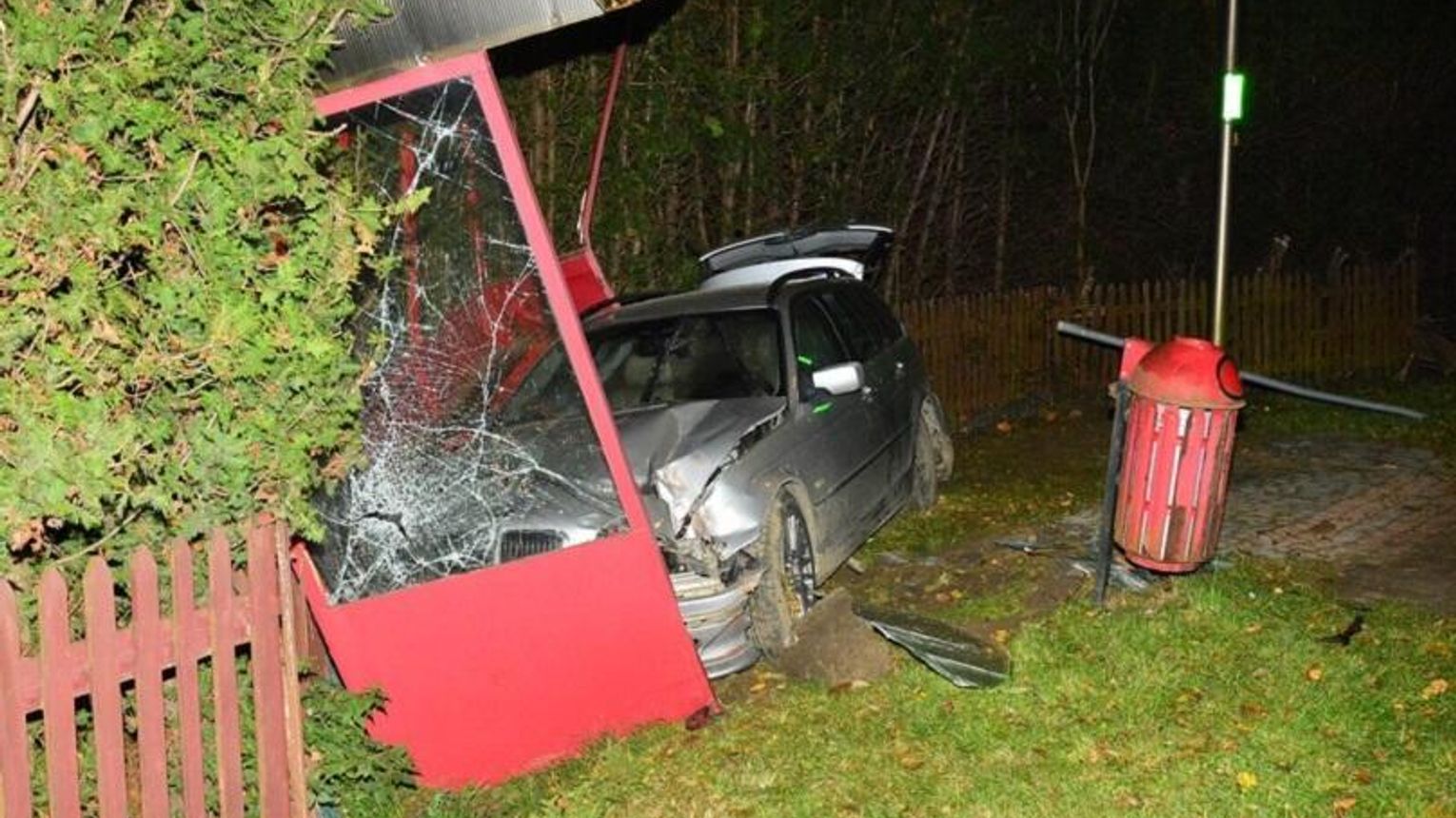 Potrącenie pieszego i zarzuty dla młodego kierowcy bmw