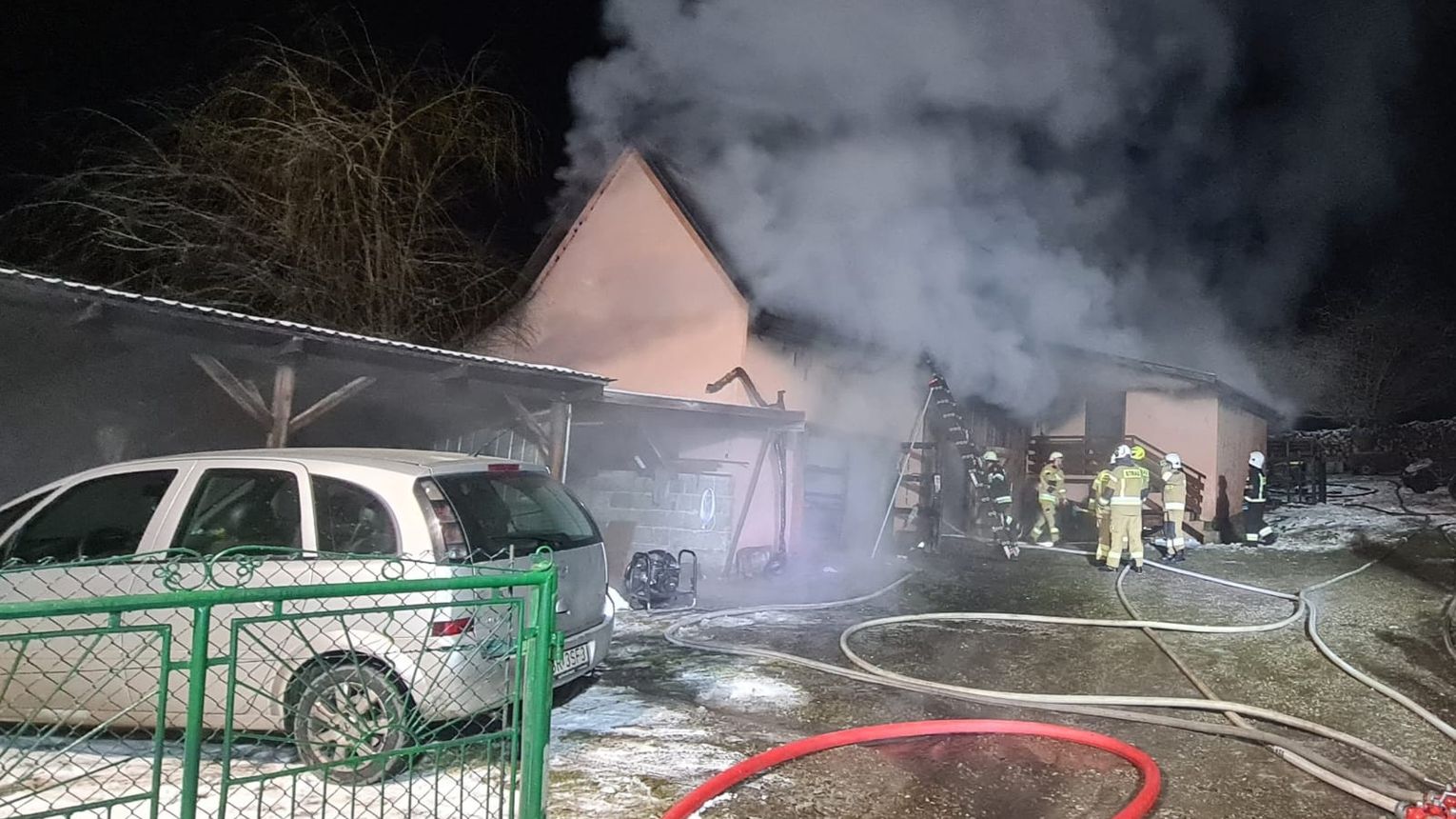 Pożar budynku gospodarczego w Czchowie. Trwa akcja gaśnicza!