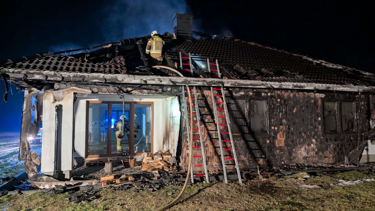 Pożar budynku mieszkalnego w powiecie dąbrowskim