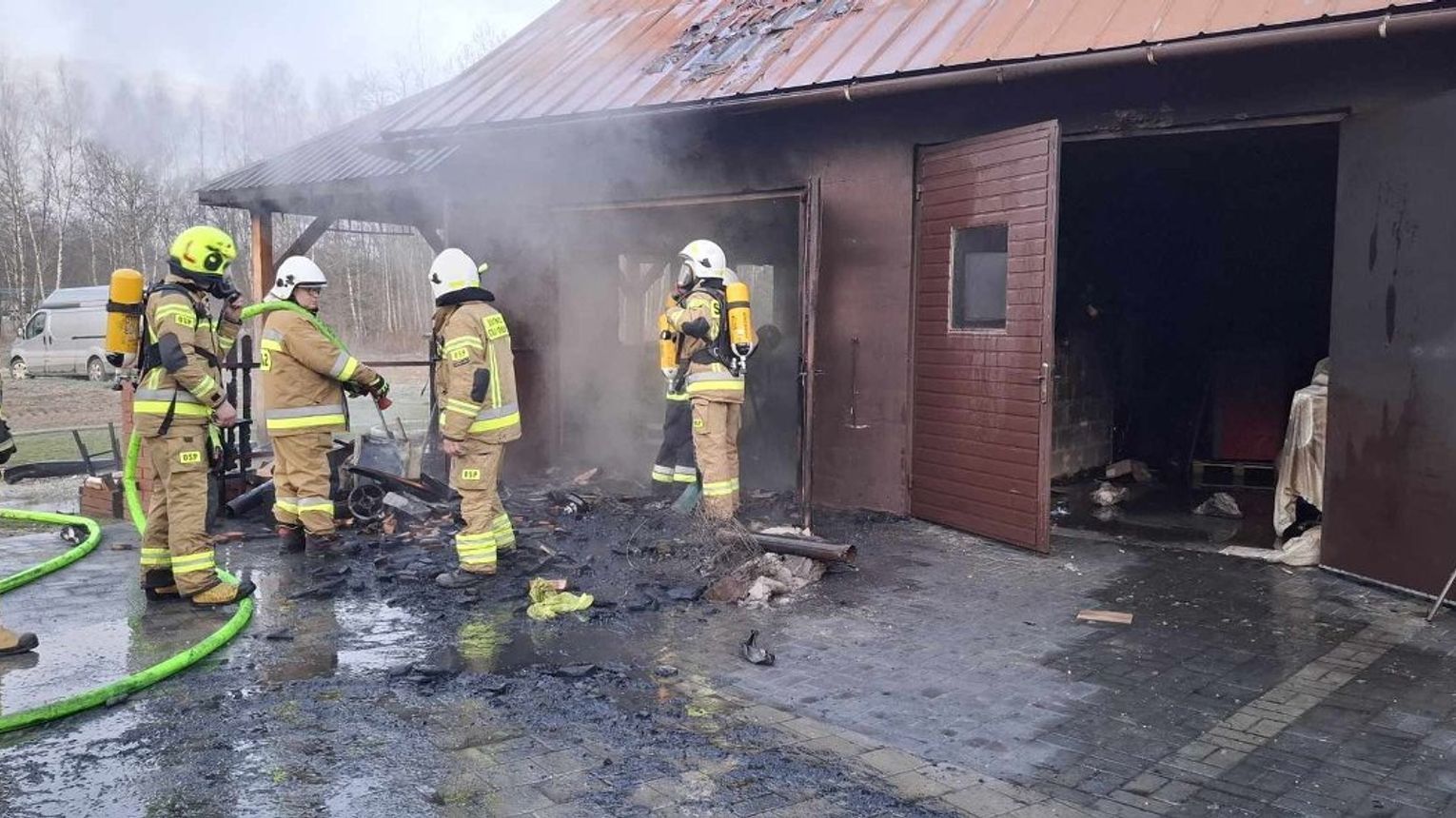 Pożar garażu w Smykowie.W akcji zastępy PSP i OSP, nikt nie został ranny