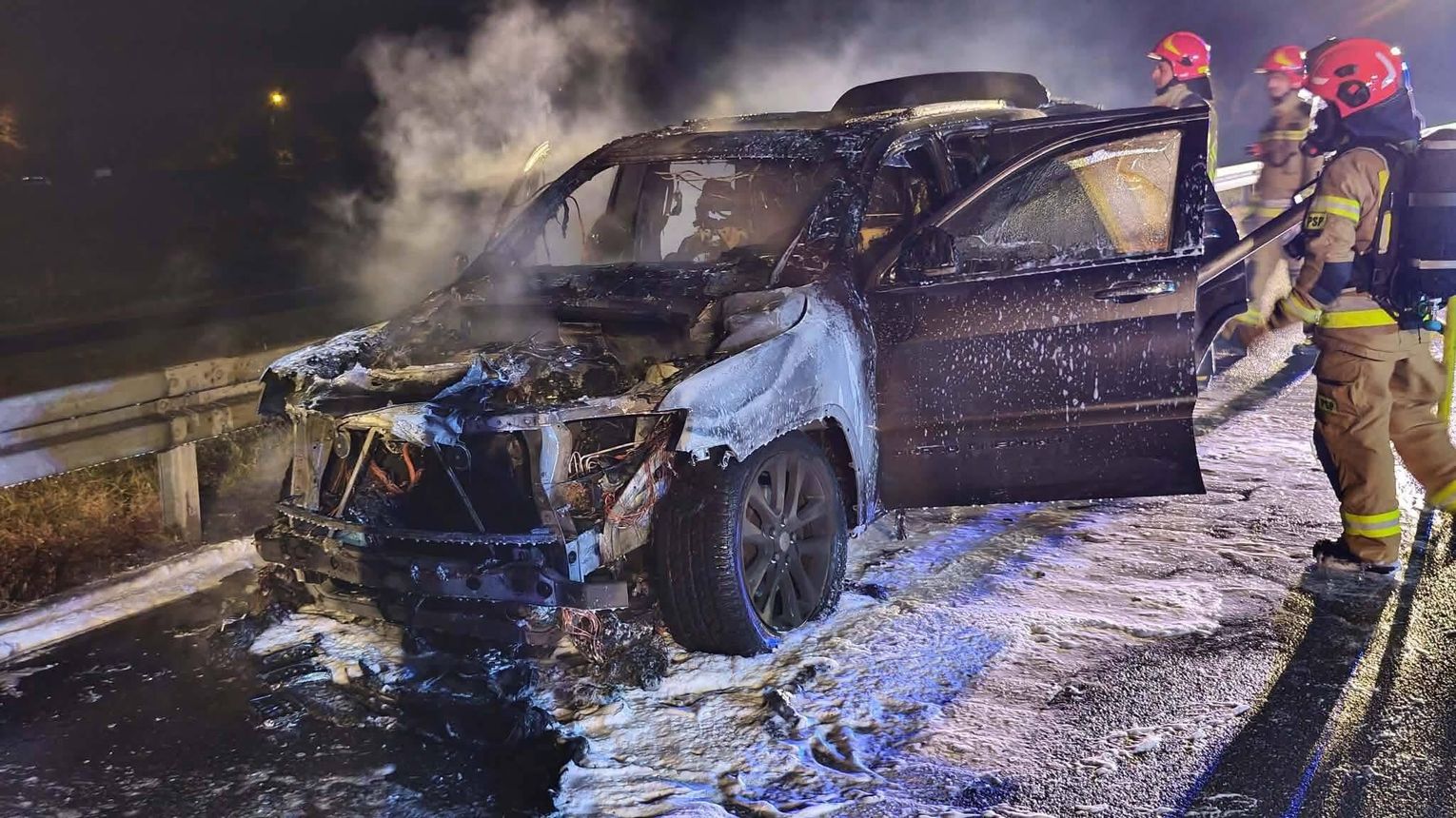 Pożar na autostradzie A4 pod Tarnowem. Strażacy i policja na miejscu zdarzenia