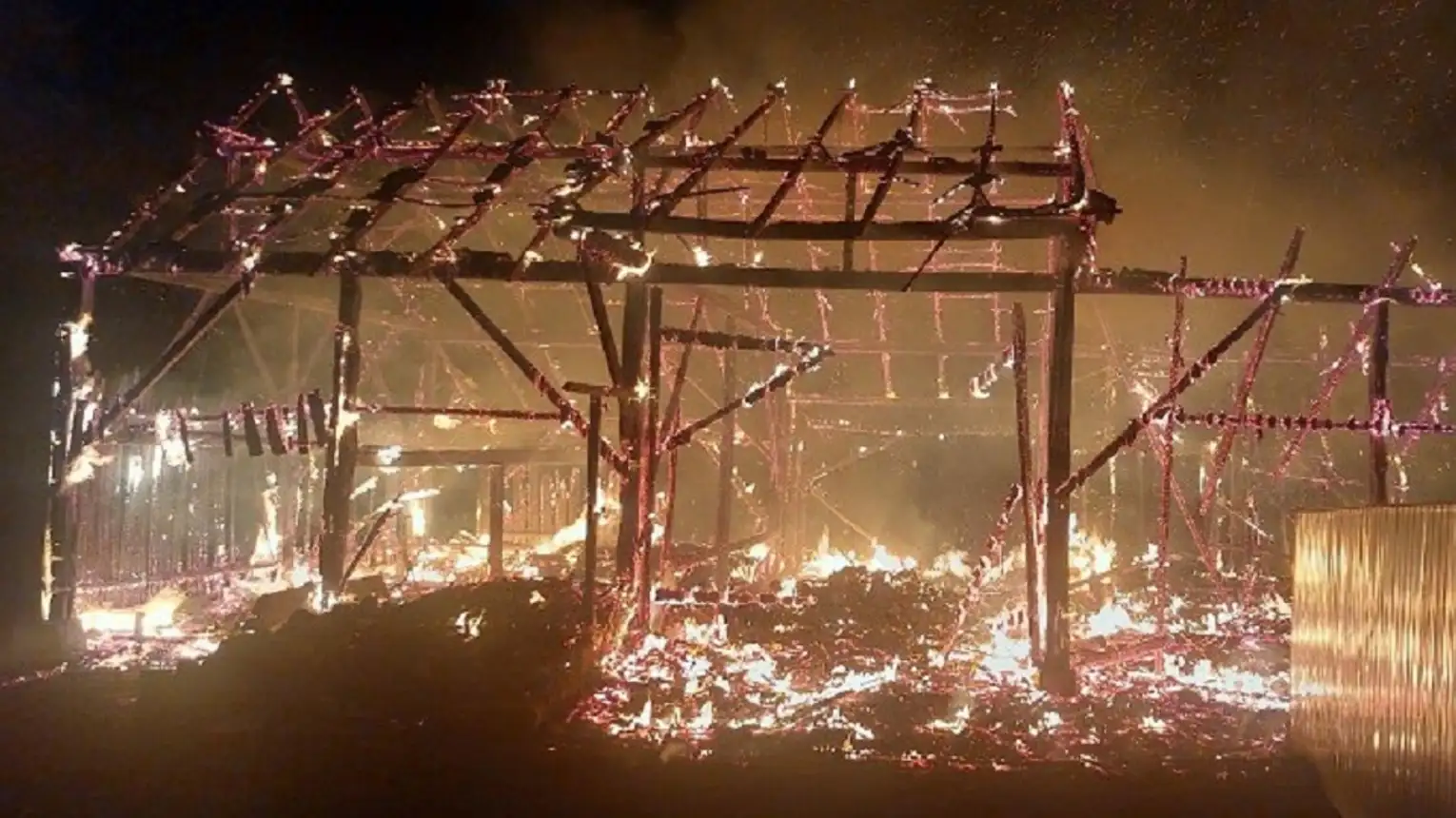 Pożar stodoły w Mędrzechowie. To już piąta w ostatnim czasie