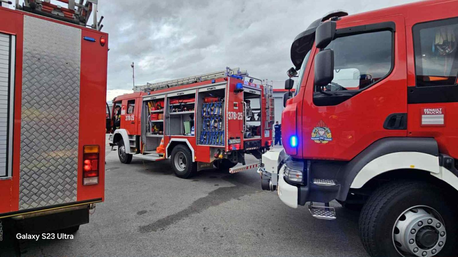 Pożar w zakładzie produkującym znaki drogowe