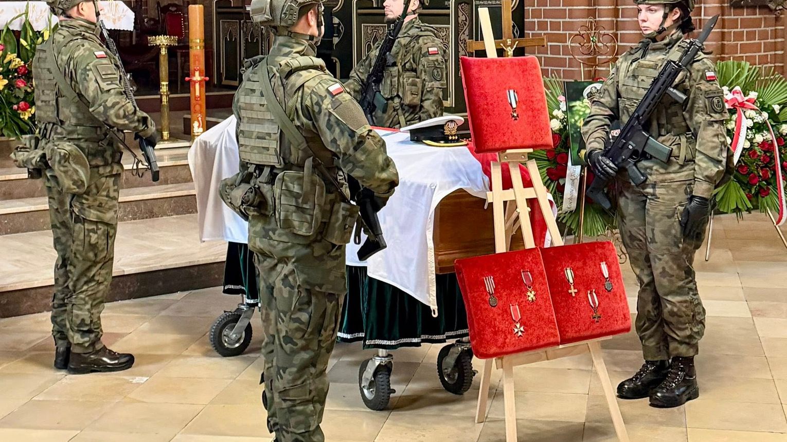 Pożegnanie komandora Romana Rakowskiego. Odszedł świadek historii i Honorowy Obywatel Brzeska