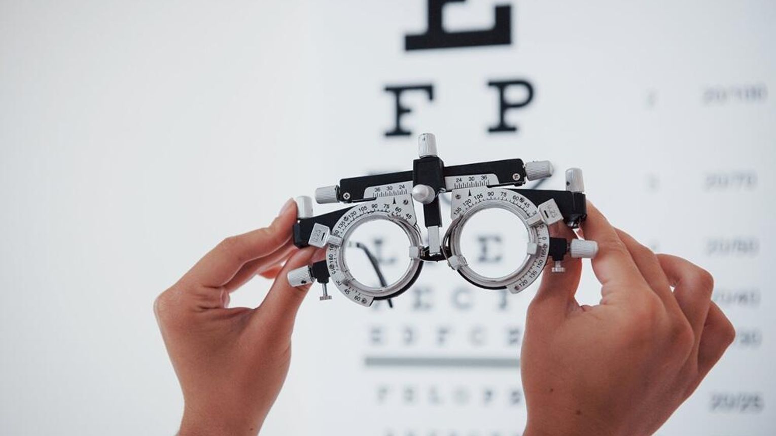 Profilaktyka wzroku na co dzień – jak dbać o oczy, zanim pojawi się problem?