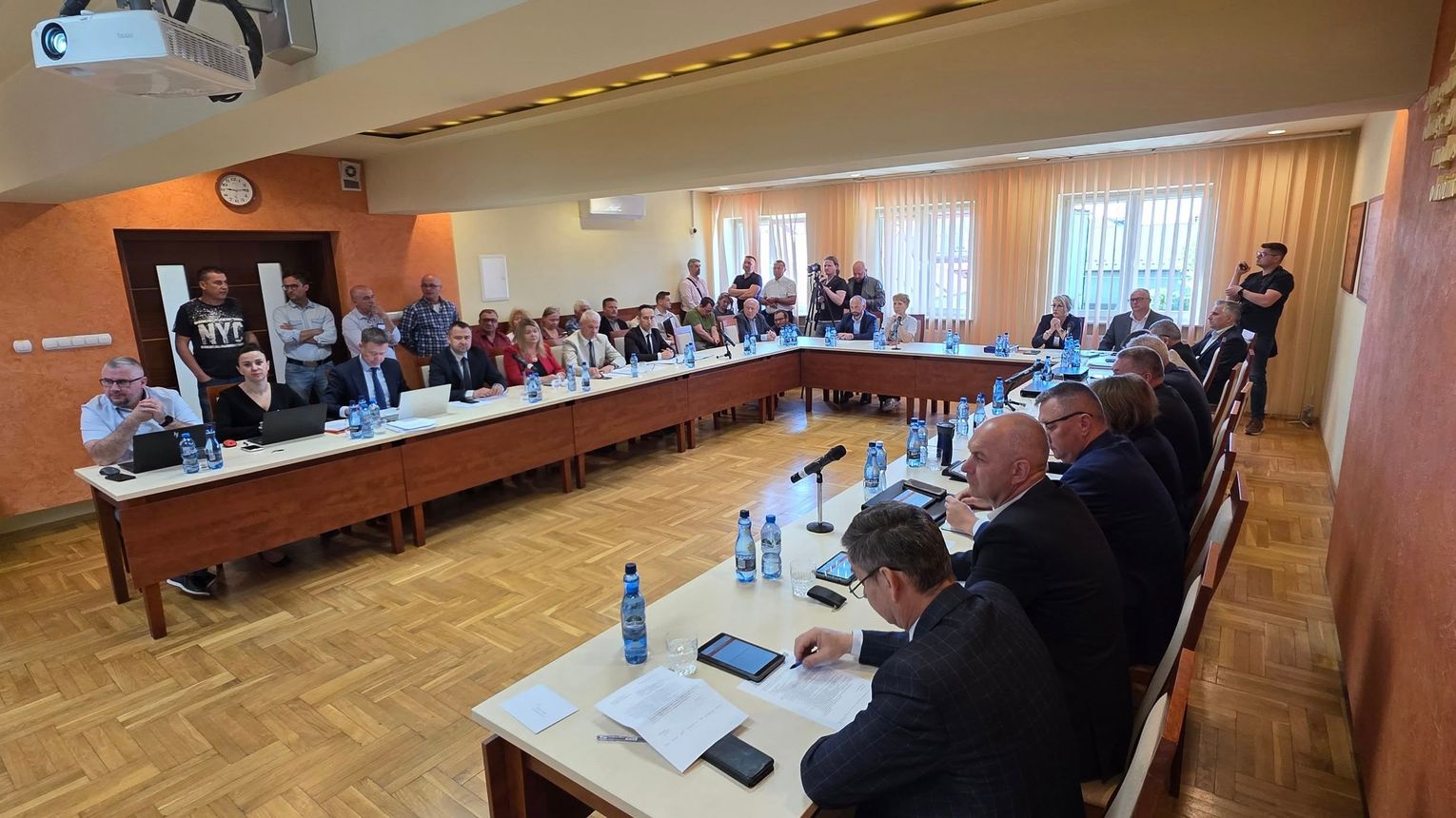 Rada Gminy Lisia Góra podjęła decyzję ws. magazynów energii w Pawęzowie. Wójt zapowiada dalsze procedury środowiskowe