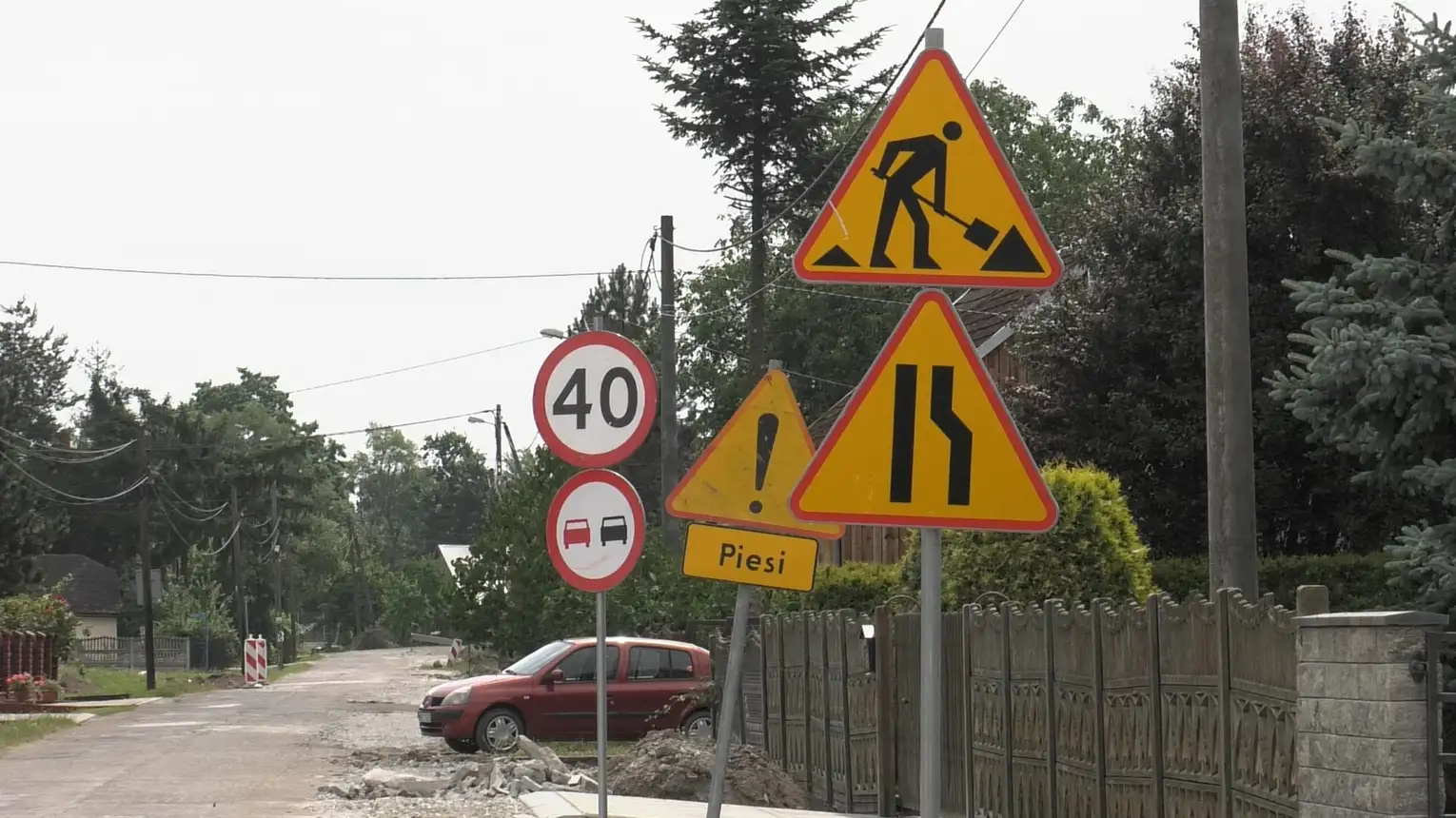 Remont drogi w Niedarach w gminie Drwinia