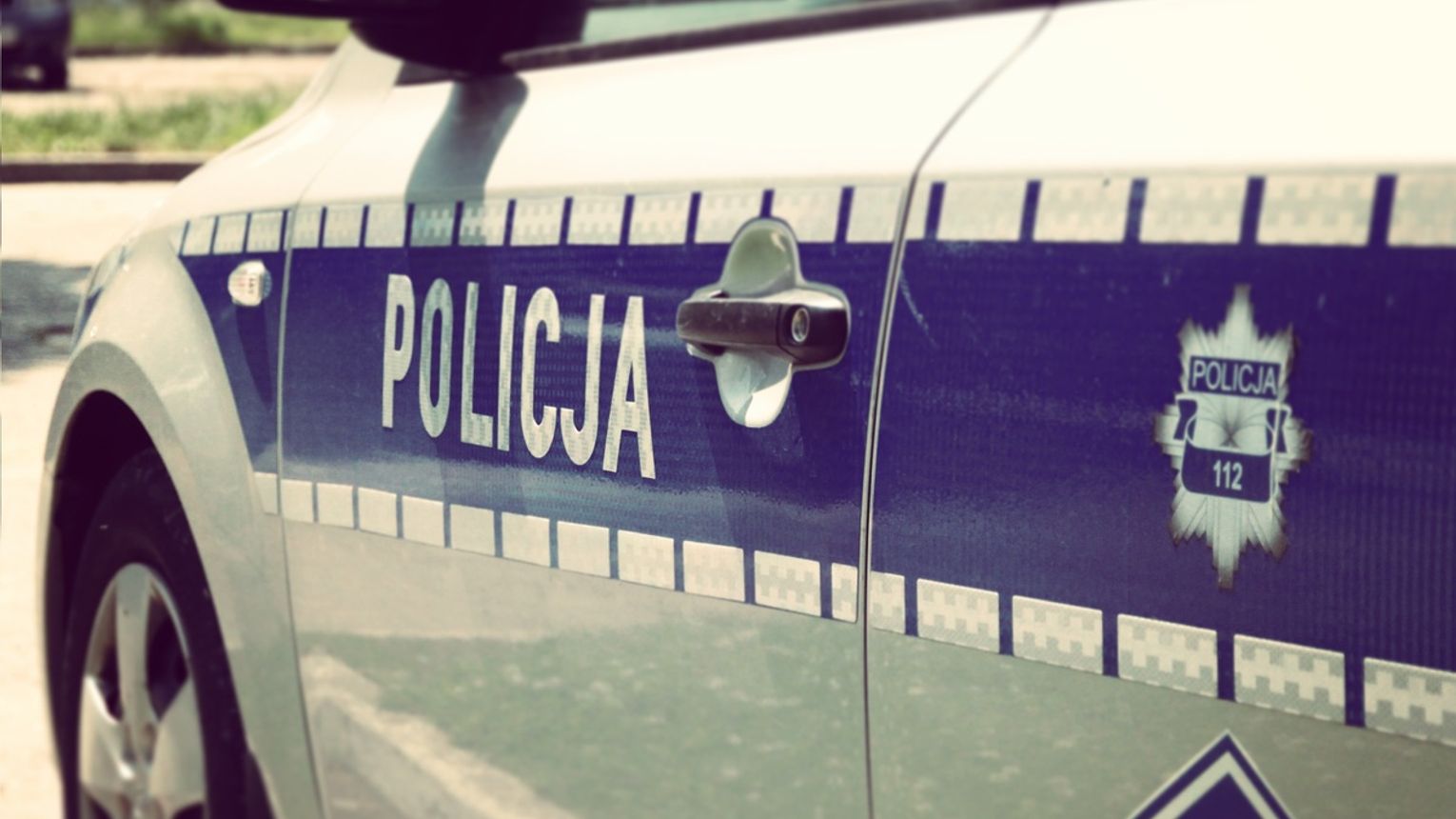 Rozbił samochód na A4 i uciekł w zarośla. W aucie zostawił żonę i dwoje małych dzieci. Grozi mu 5 lat więzienia