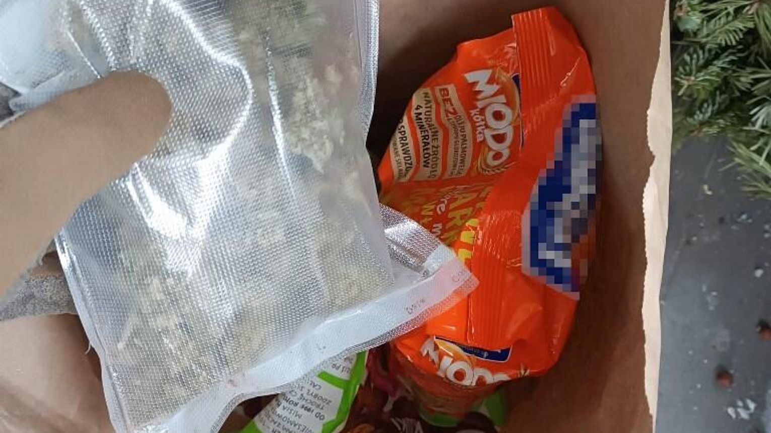 Sądeccy policjanci zatrzymali dilera. Narkotyki trzymał w płatkach śniadaniowych