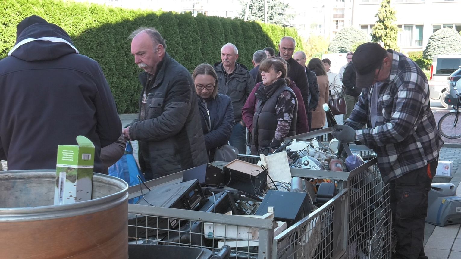 Sadzonki za elektroodpady w powiecie dąbrowskim