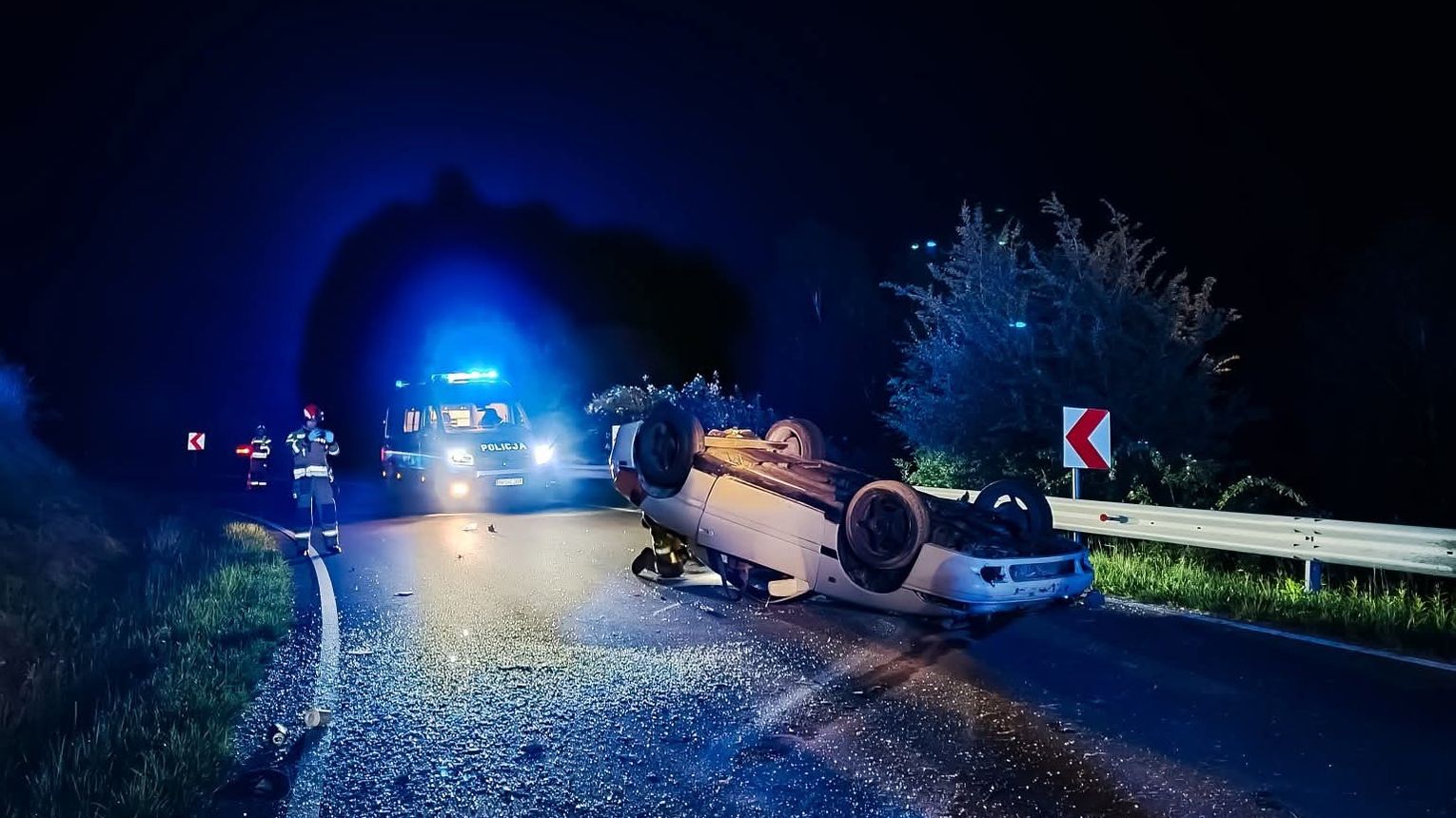 Samochód dachował w Szczepanowicach. Dwie osoby w szpitalu