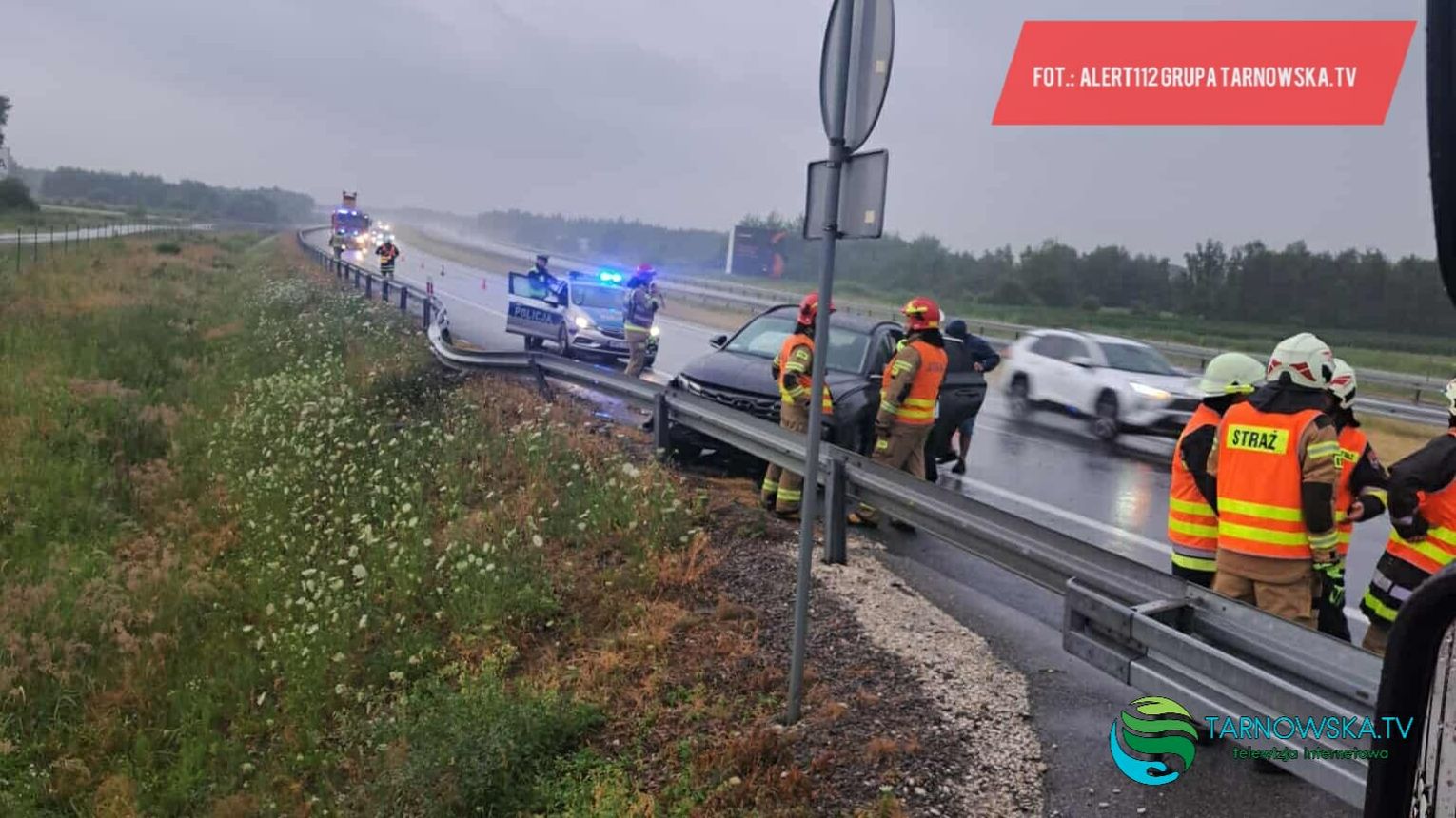 Samochód uderzył w bariery energochłonne. Utrudnienia na A4 pod Tarnowem