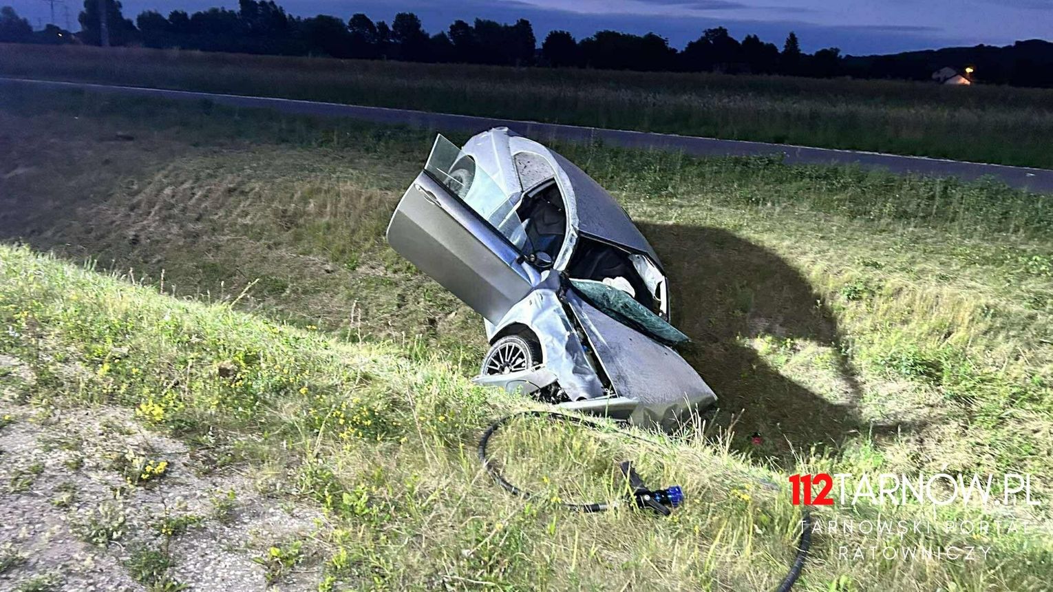 Samochód zderzył się ze zwierzyną, później stanął w płomieniach na obwodnicy Wojnicza