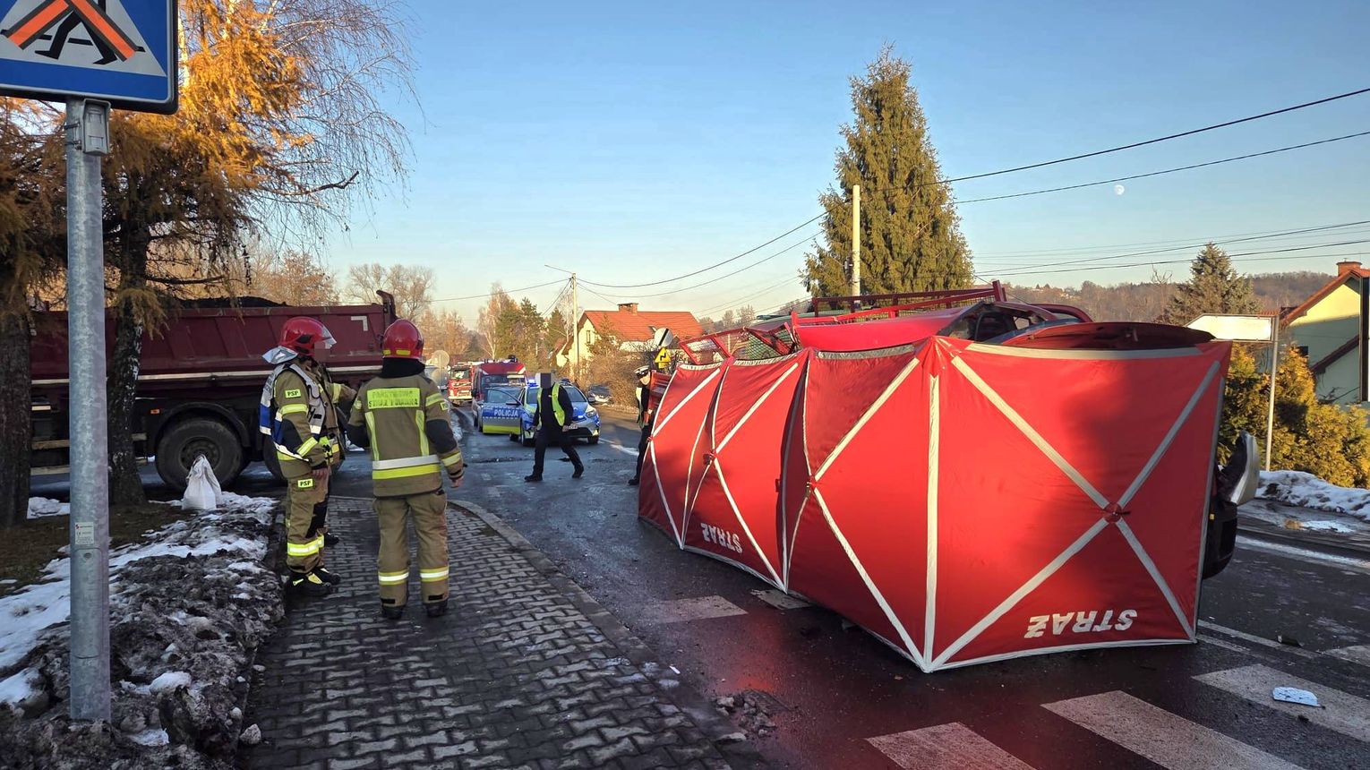 Śmiertelny wypadek w powiecie bocheńskim. Zderzenie ciężarówki z busem!