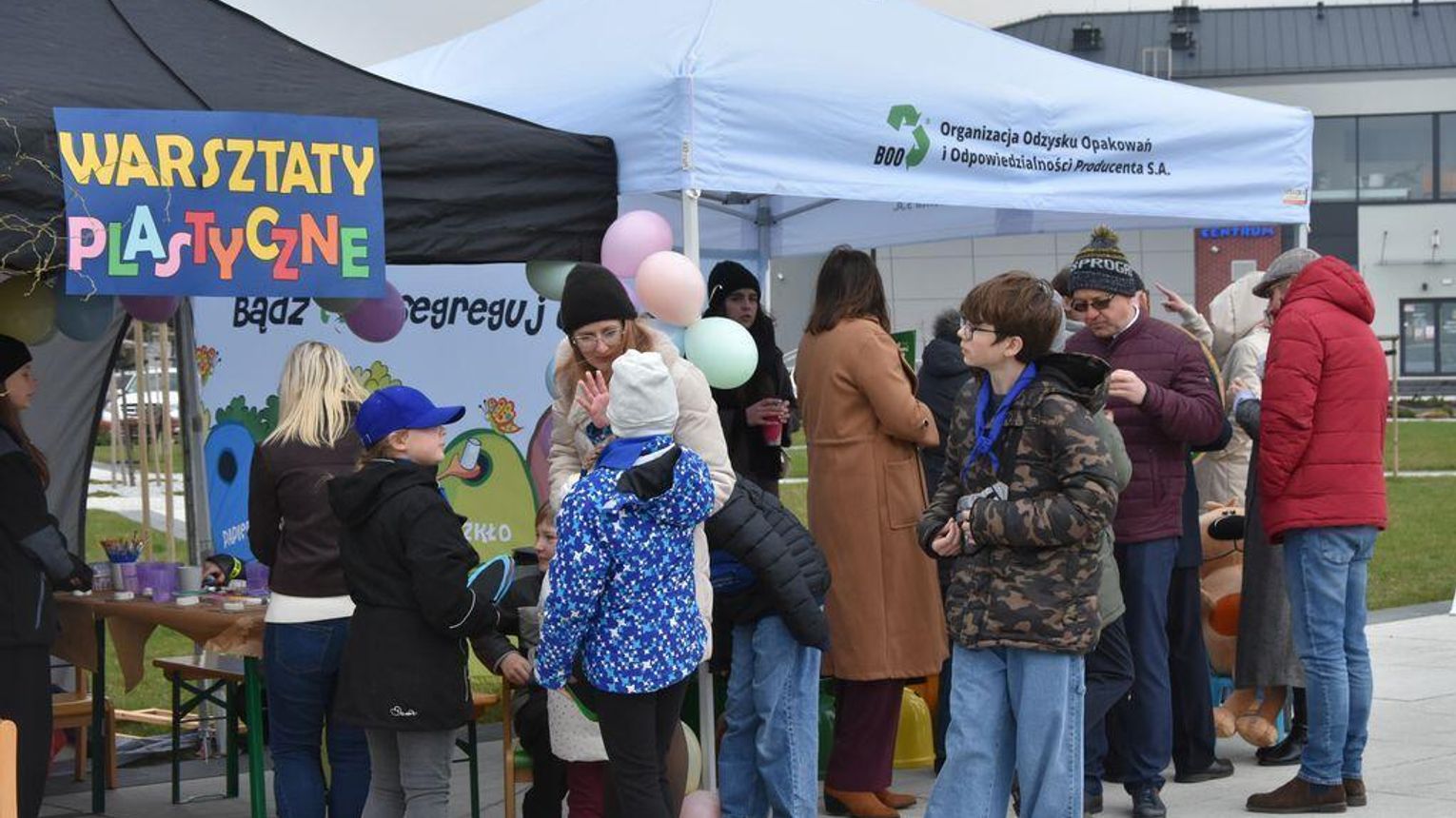 Świąteczna atmosfera i lokalne tradycje. Jarmark Wielkanocny w Lisiej Górze przyciągnął tłumy