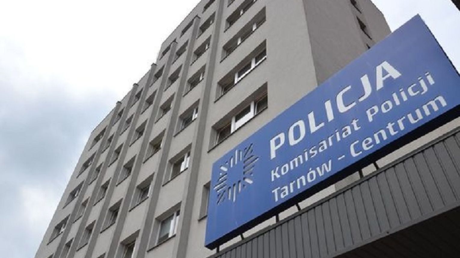 Szybka reakcja policjantów z Tarnowa – mężczyzna otrzymał niezbędną pomoc