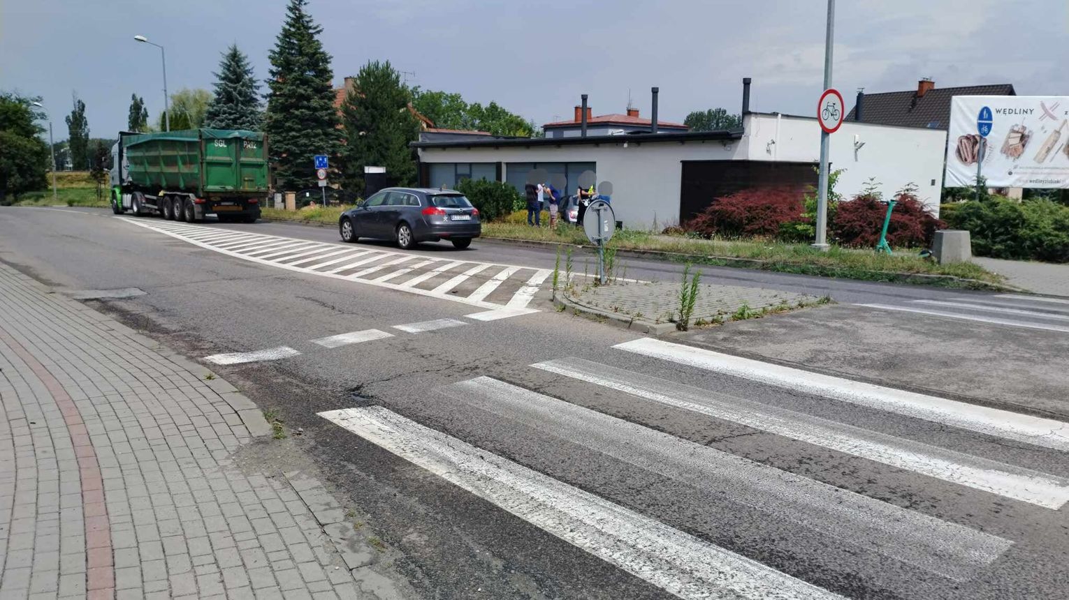 Tarnów. Kierująca nissanem wjechała w sklep