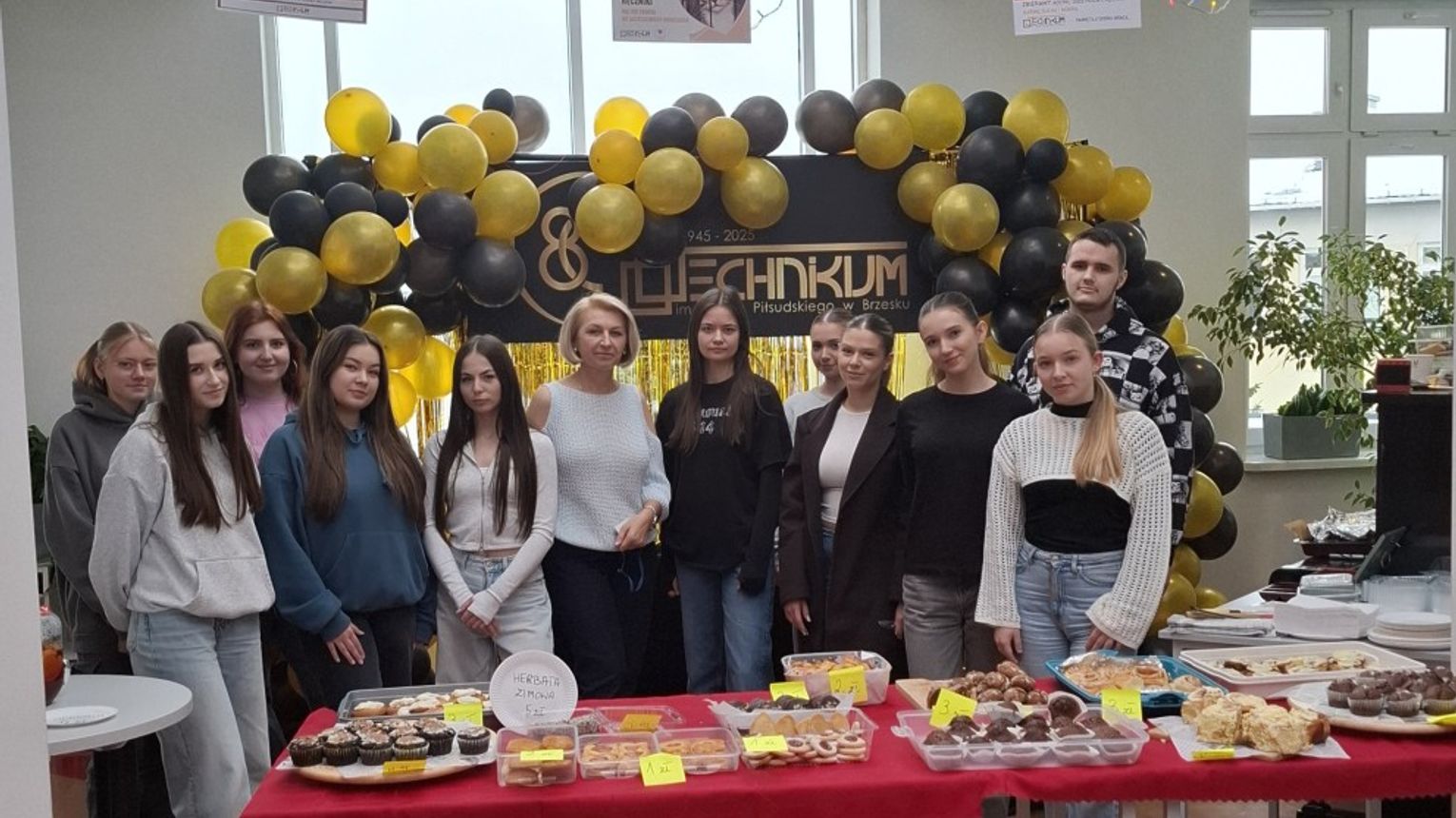 Technikum im. J. Piłsudskiego w Brzesku: Kiermasz na rzecz schroniska w Borku