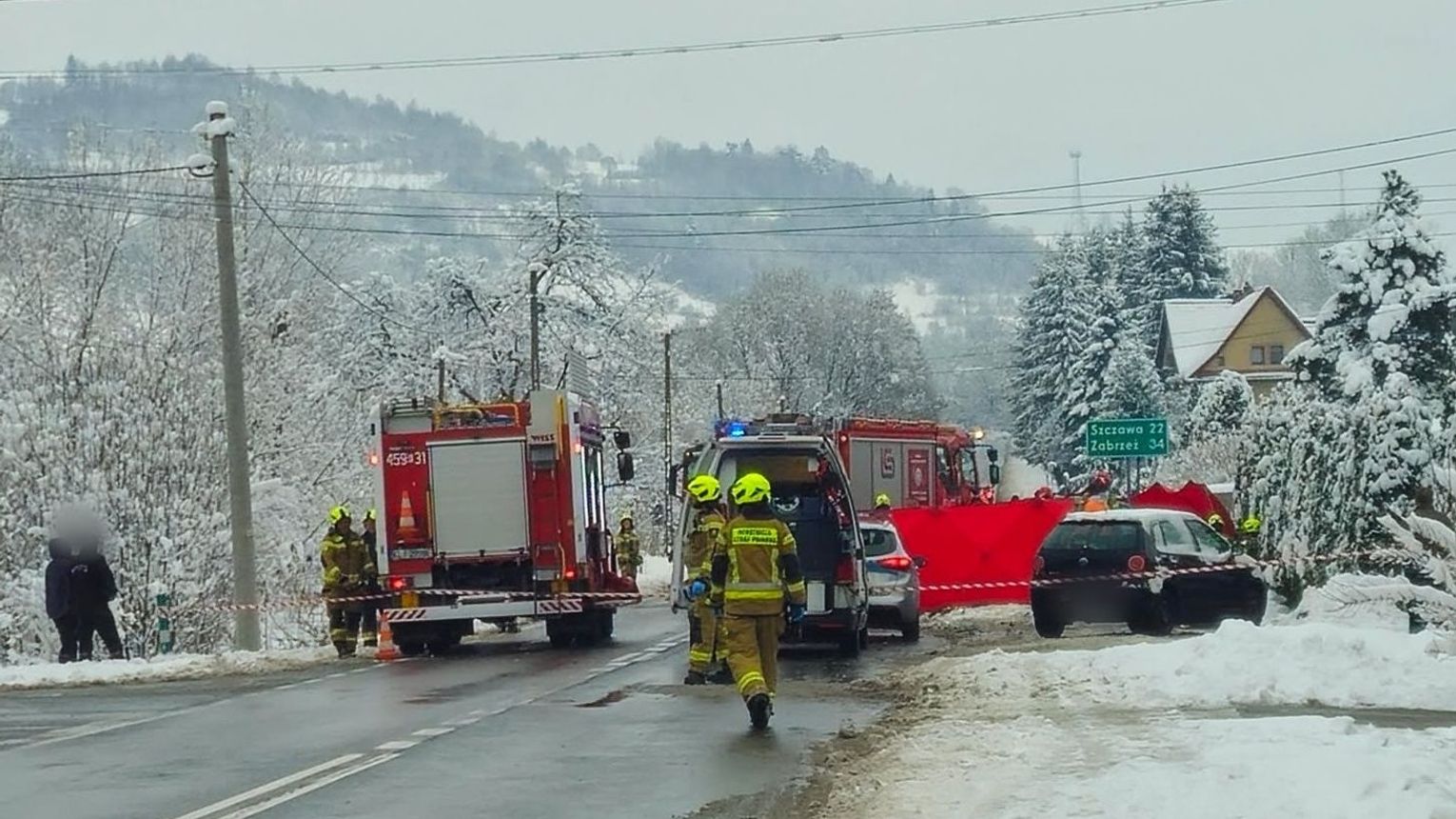 Tragiczny wypadek na DW 968 w Mszanie Górnej – droga całkowicie zablokowana