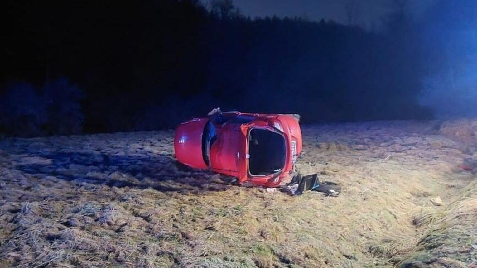 Trzy kobiety w szpitalu po dachowaniu samochodu w Bochni