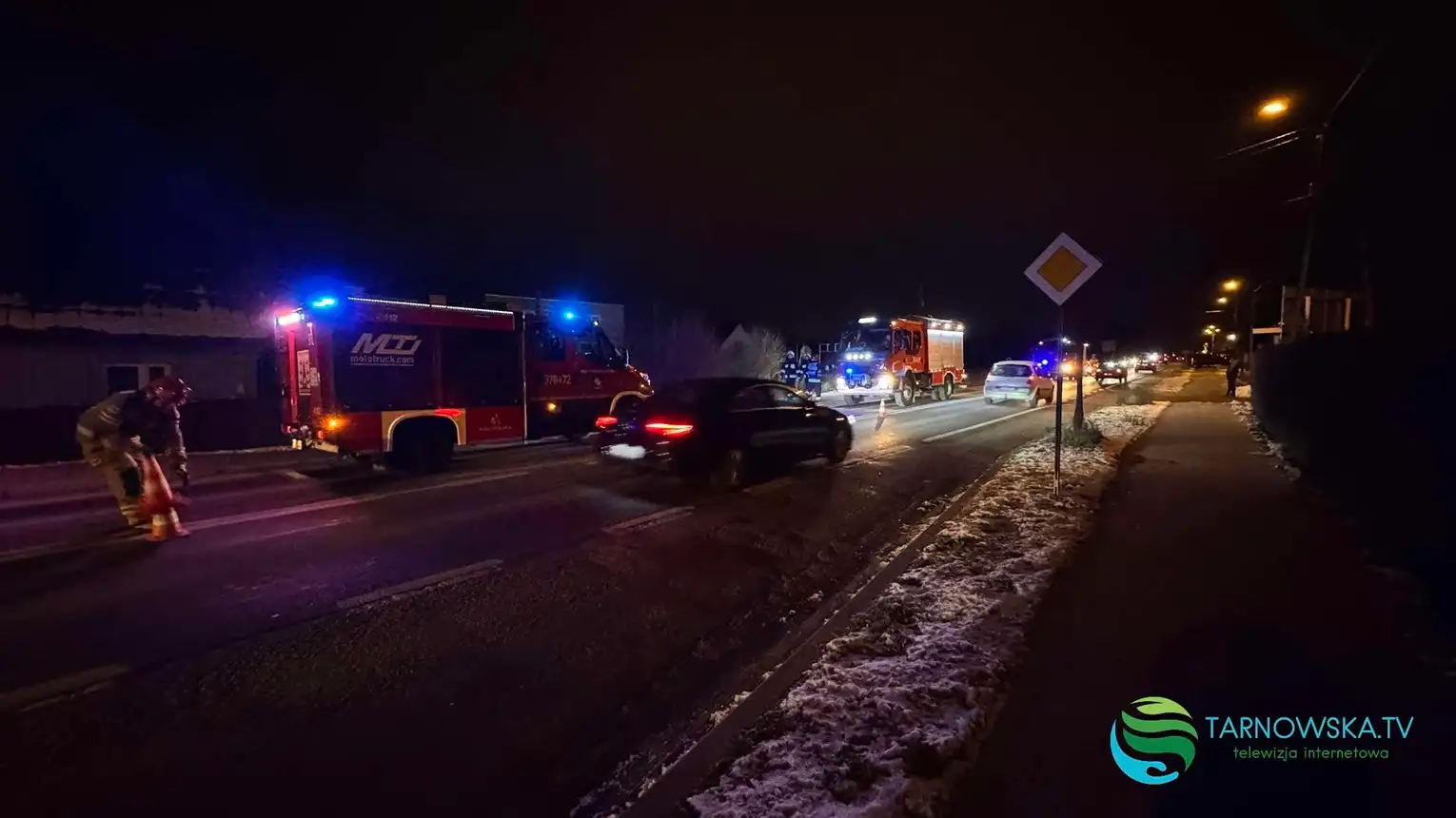 Trzy samochody zderzyły się w Tarnowcu. Jedna osoba w szpitalu