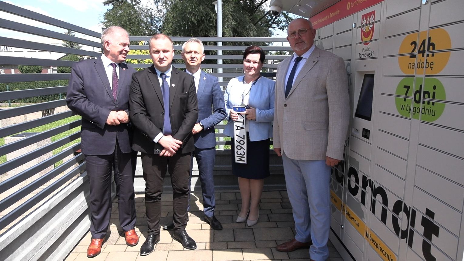 Urzędomat w powiecie tarnowskim już działa. Można z niego odebrać dokumenty do samochodu