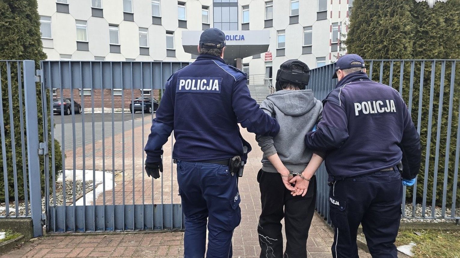 Wnuczek próbował zabić babcie! Policjanci zatrzymali 31-latka