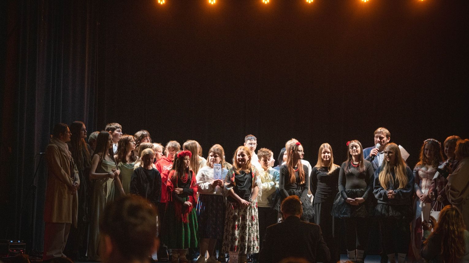 Wojnicz pełen teatralnych emocji. Młodzi artyści zachwycili na scenie Kina Wawel