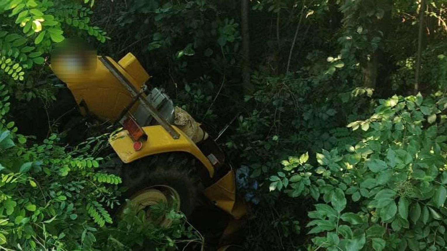 Wypadek ciągnika rolniczego w Falkowej. Śmigłowcem LPR poszkodowany traktorzysta trafił do szpitala