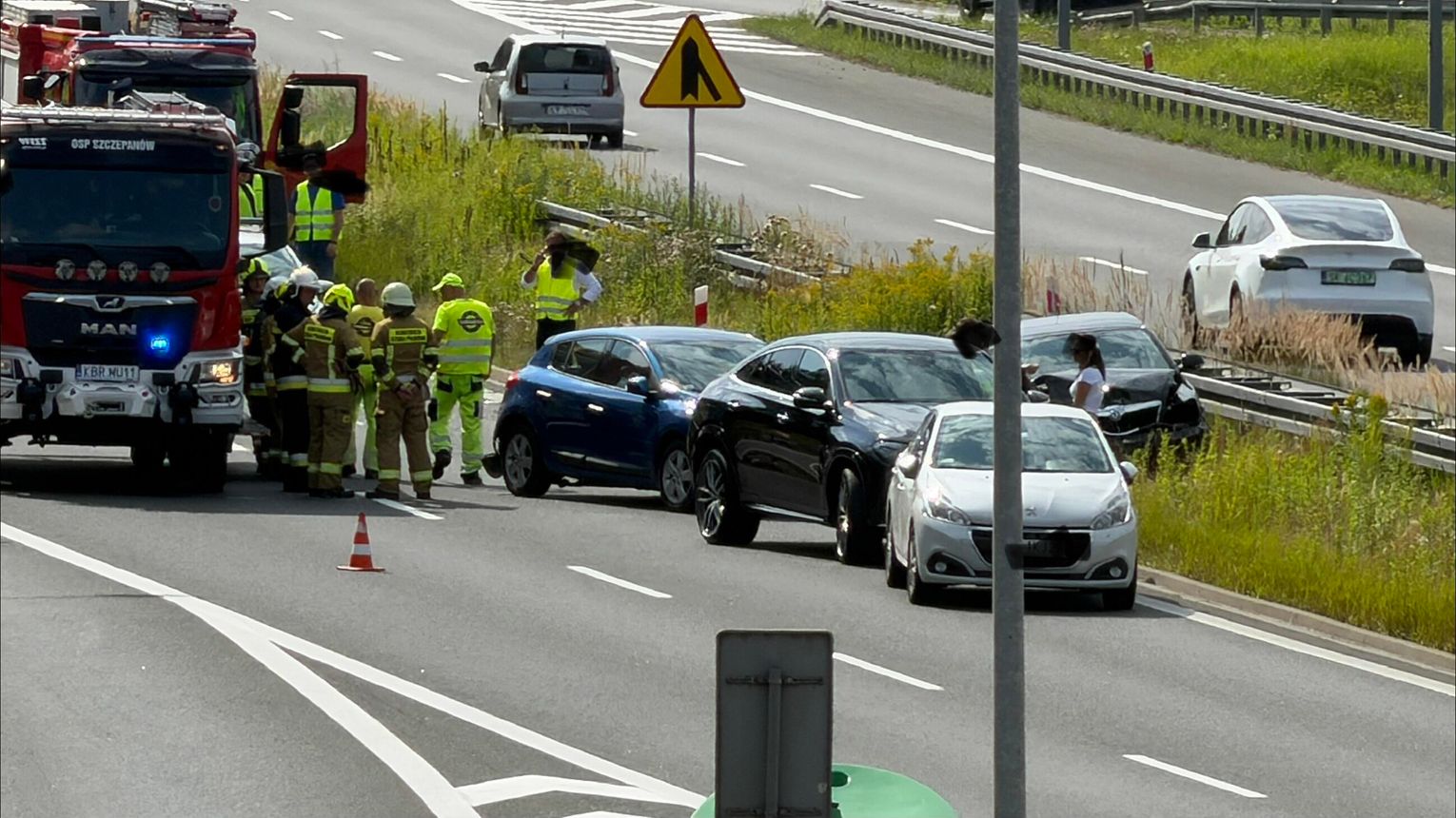 Wypadek na A4 pod Brzeskiem. Utrudnienia w kierunku Rzeszowa, na miejscu pracują służby