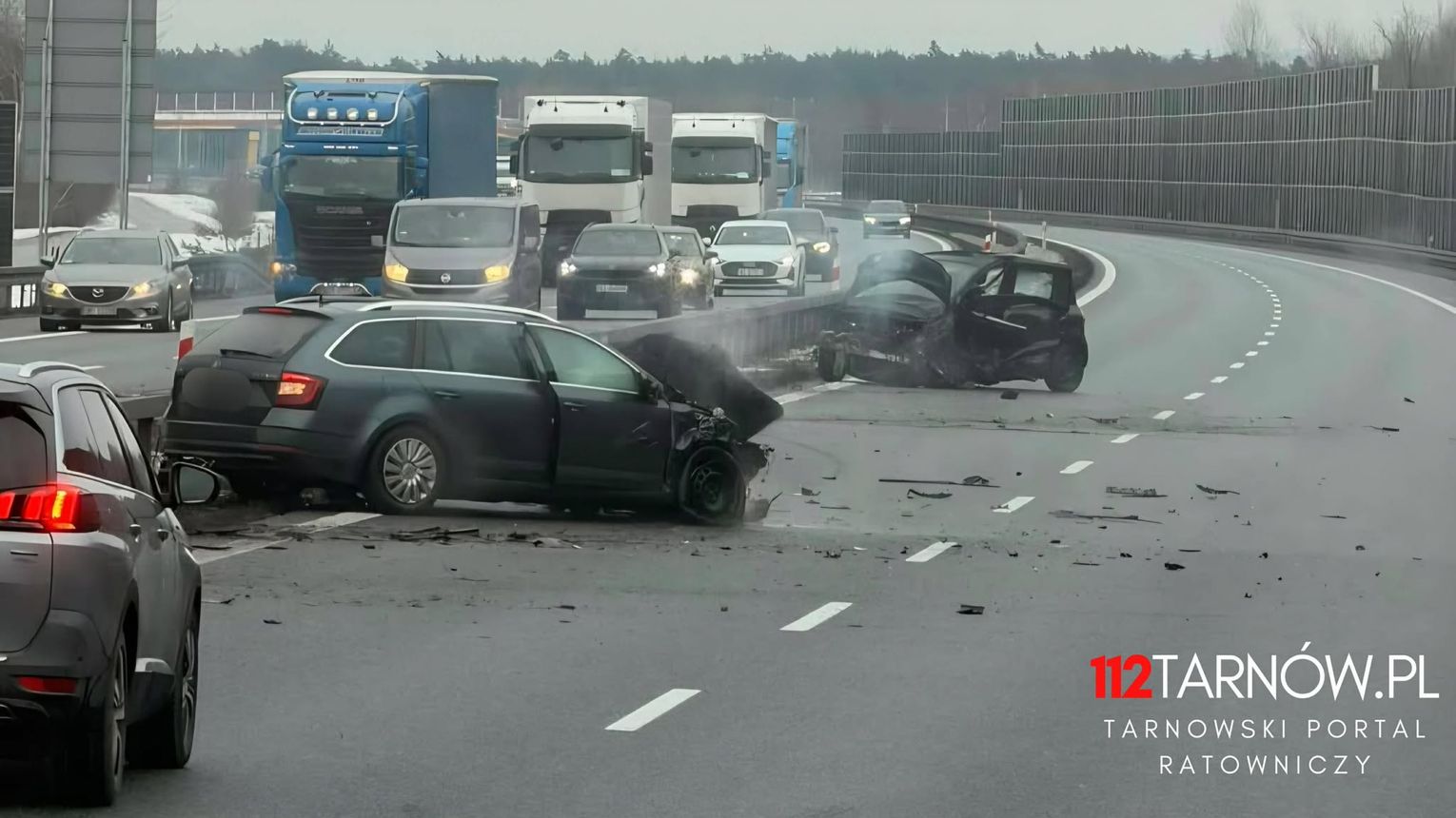 Wypadek na autostradzie A4 pod Tarnowem. Są osoby poszkodowane. Śmigłowiec LPR na miejscu