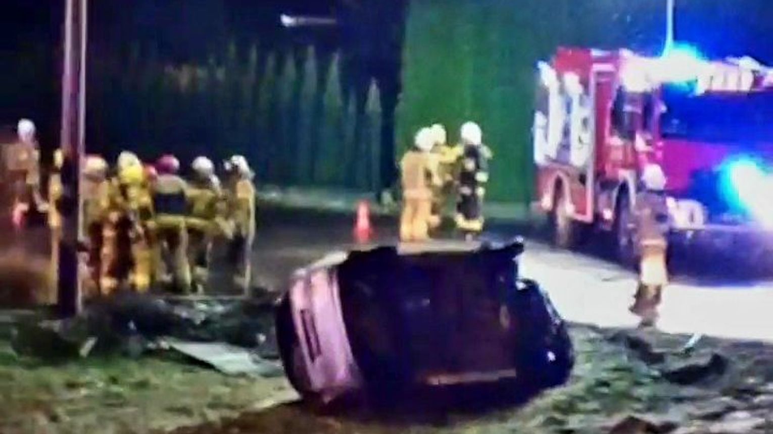 Wypadek na bocheńszczyźnie, jeden z pojazdów dachował. Wójt gminy Trzciana w szpitalu!