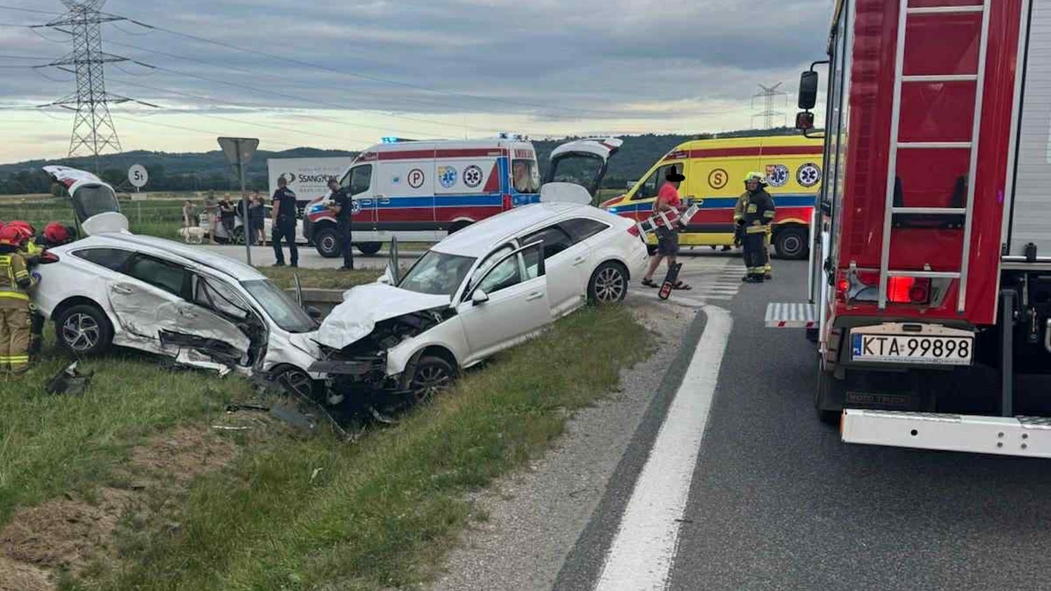 Wypadek na wojnickiej obwodnicy. Poszkodowane osoby trafiły do szpitala